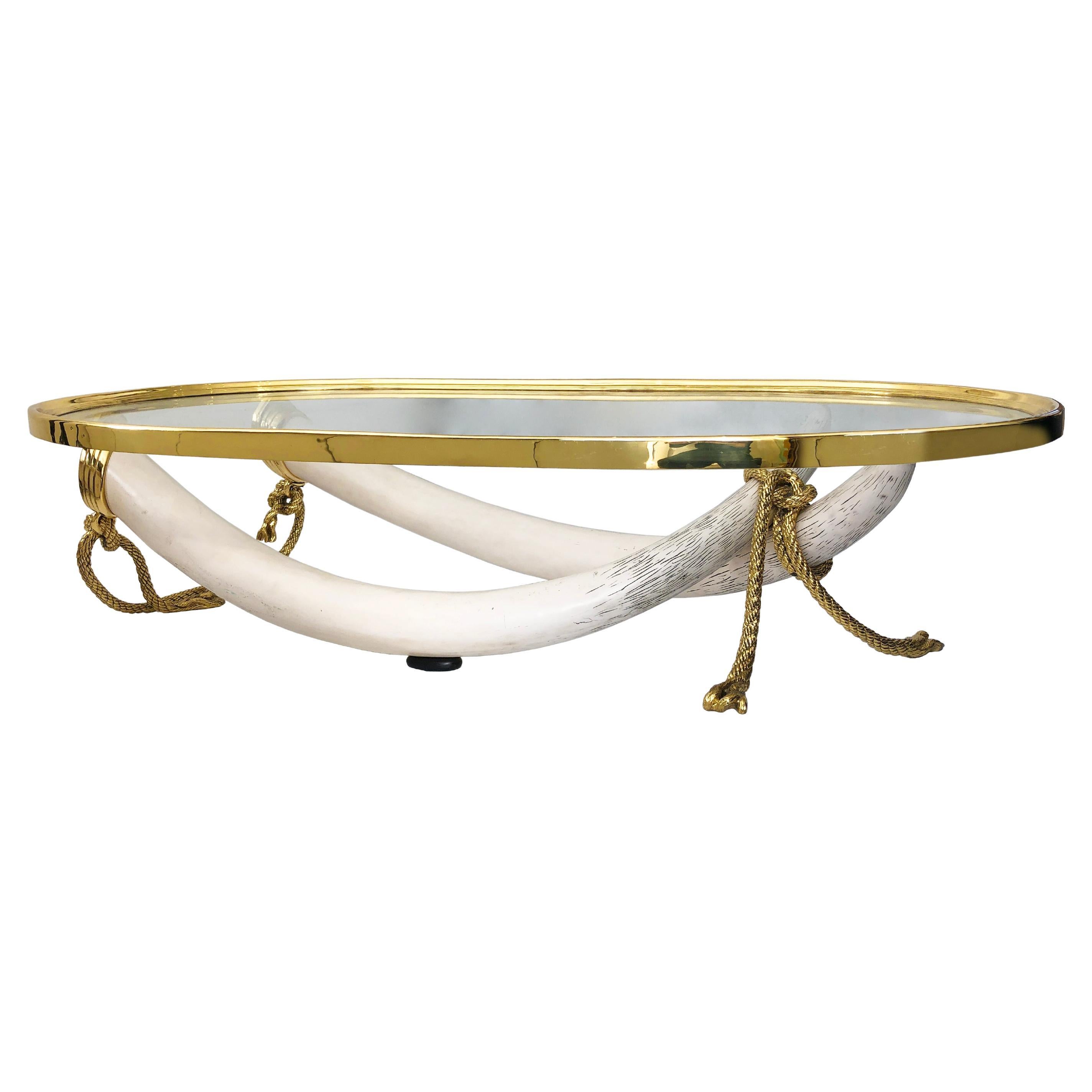 Table basse Italo Valenti en laiton imitation éléphant Tusks des années 70 en verre Hollywood Regency