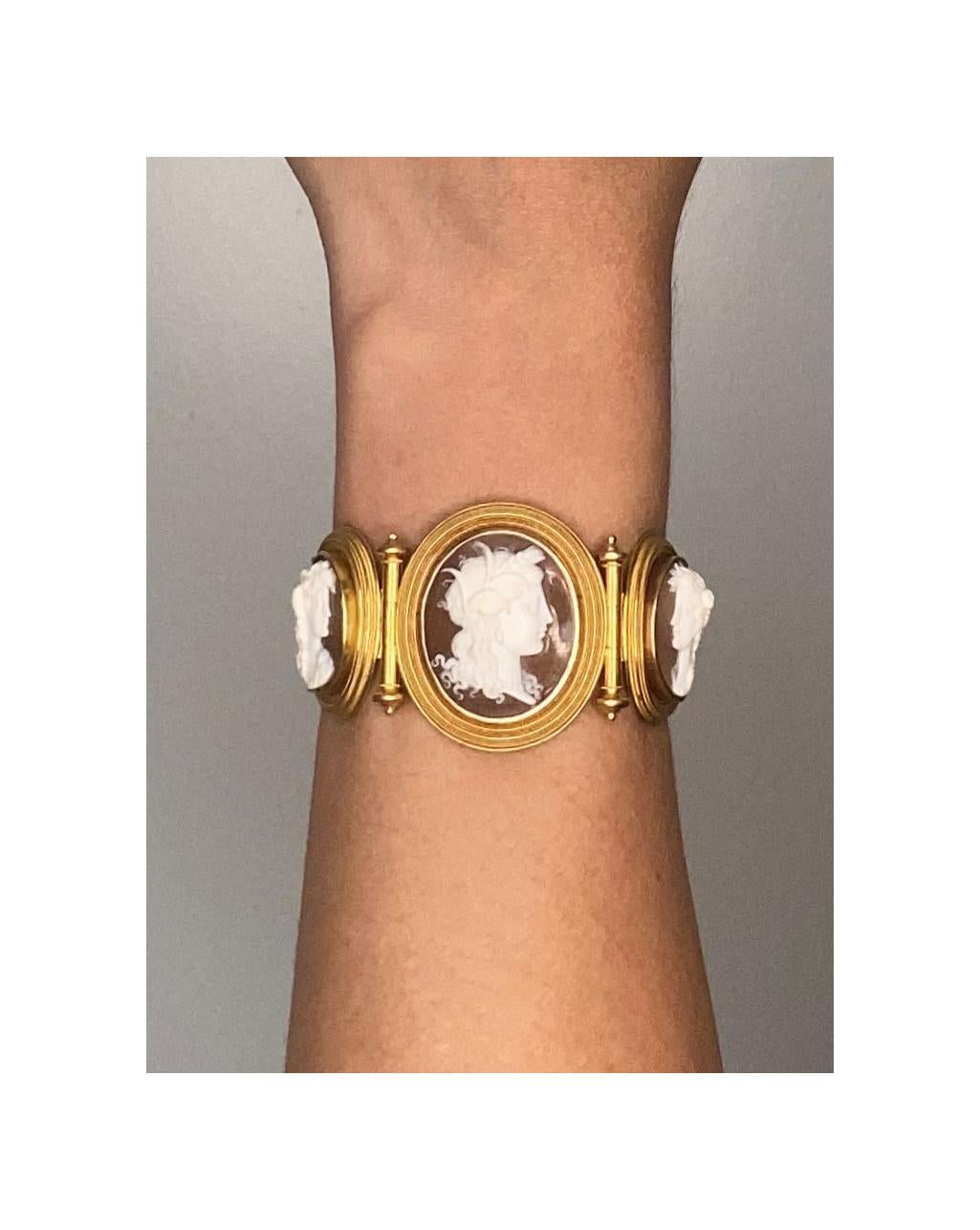 Italy 1850 Roma Papal States Grand Tour Etruscan Revival Bracelet in 18Kt Gold In Excellent Condition In Miami, FL