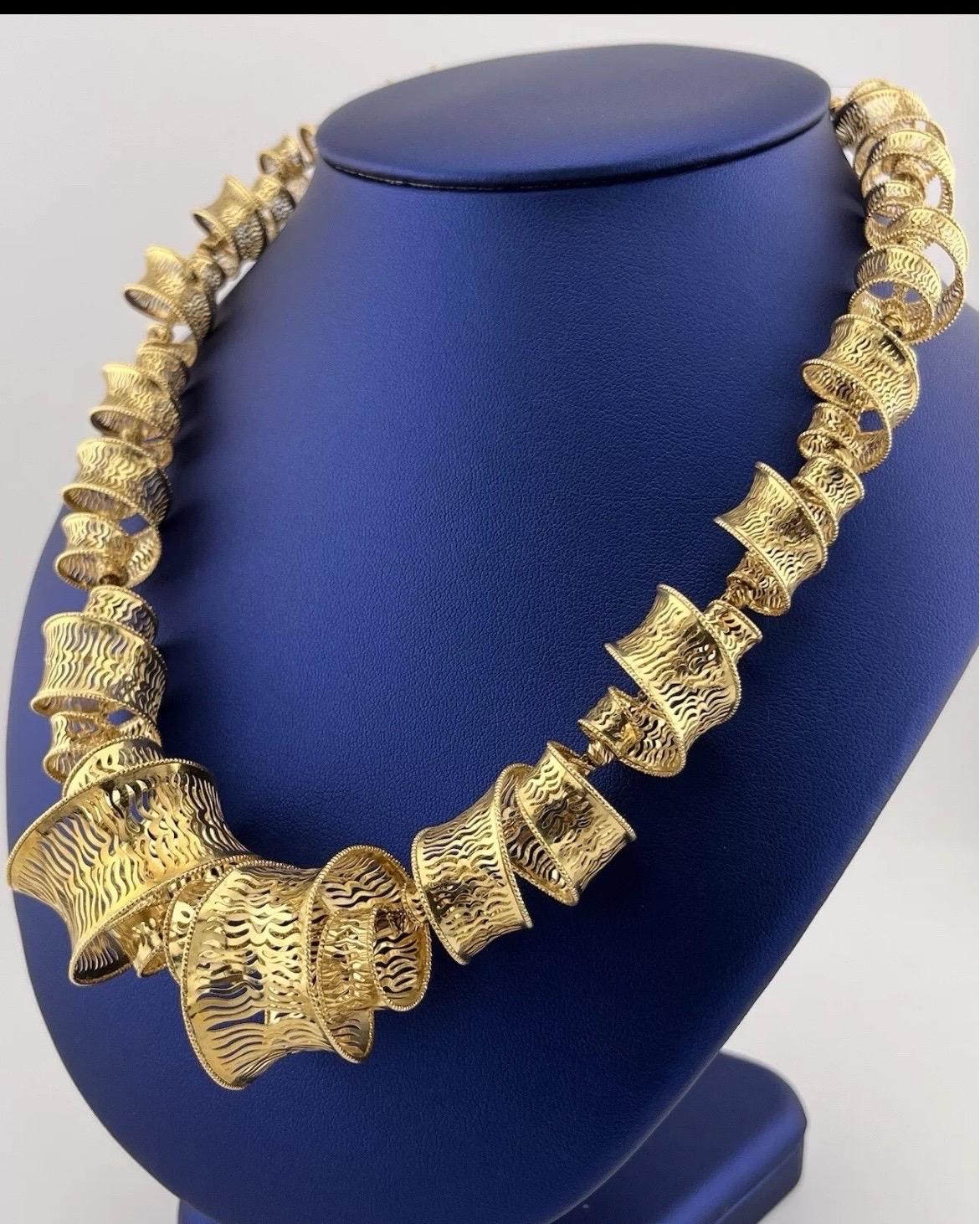 ITALY 18k Yellow Gold Fratelli Bovo Spiral Mesh Necklace In Good Condition For Sale In Boca Raton, FL