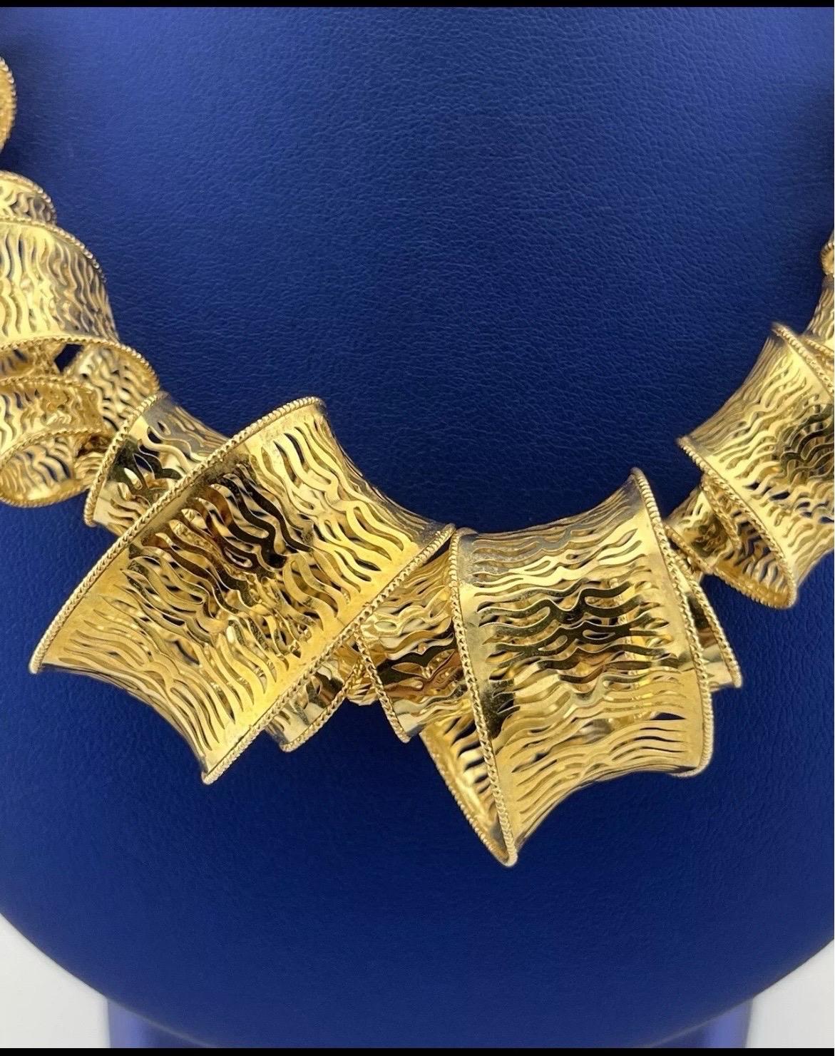 Women's ITALY 18k Yellow Gold Fratelli Bovo Spiral Mesh Necklace For Sale