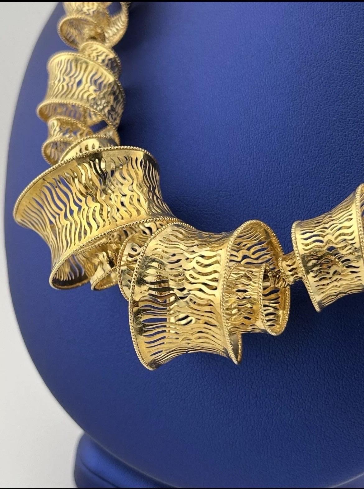 ITALY 18k Yellow Gold Fratelli Bovo Spiral Mesh Necklace For Sale 2