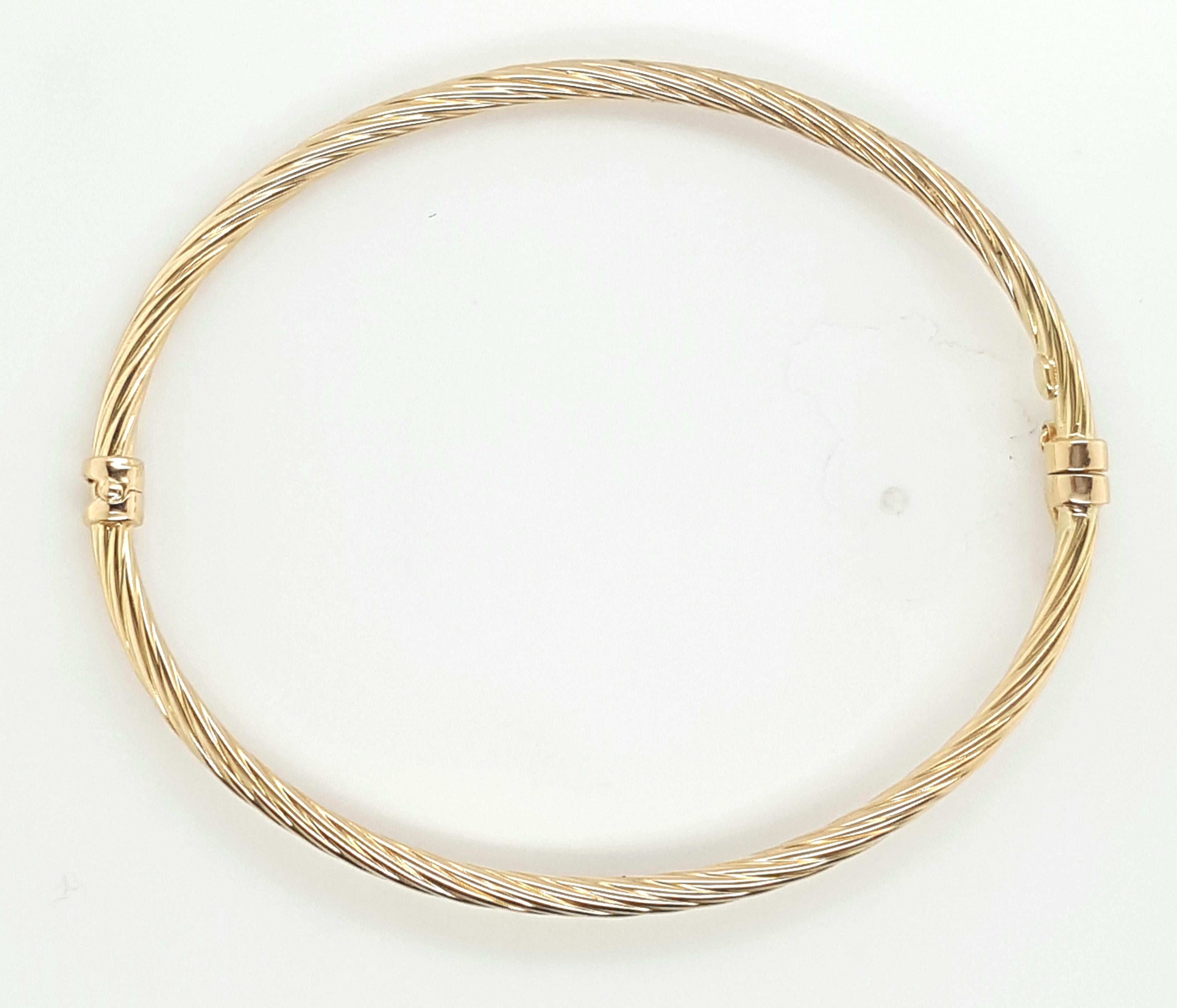 Italy 18 Karat Yellow Gold Twisted Cable Bracelet Bangle In Excellent Condition In Addison, TX