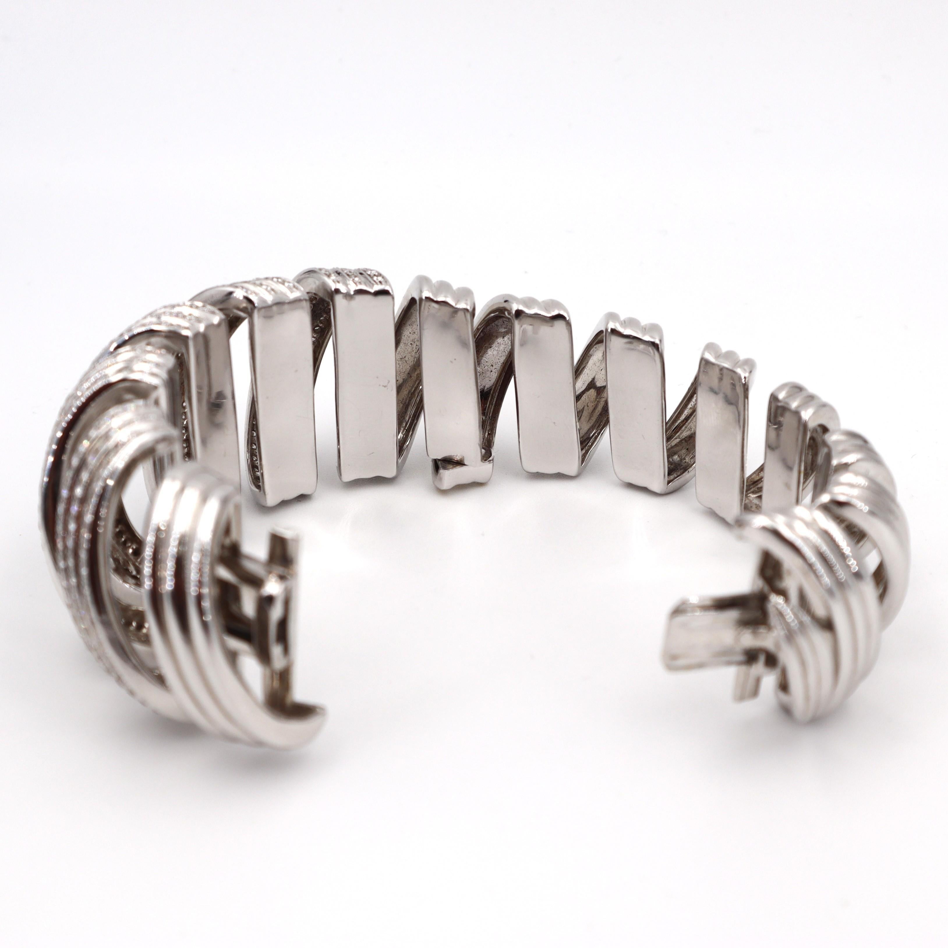 ITALIE Bracelet large en or 18kt avec 8.00 CTs en diamants en vente 7