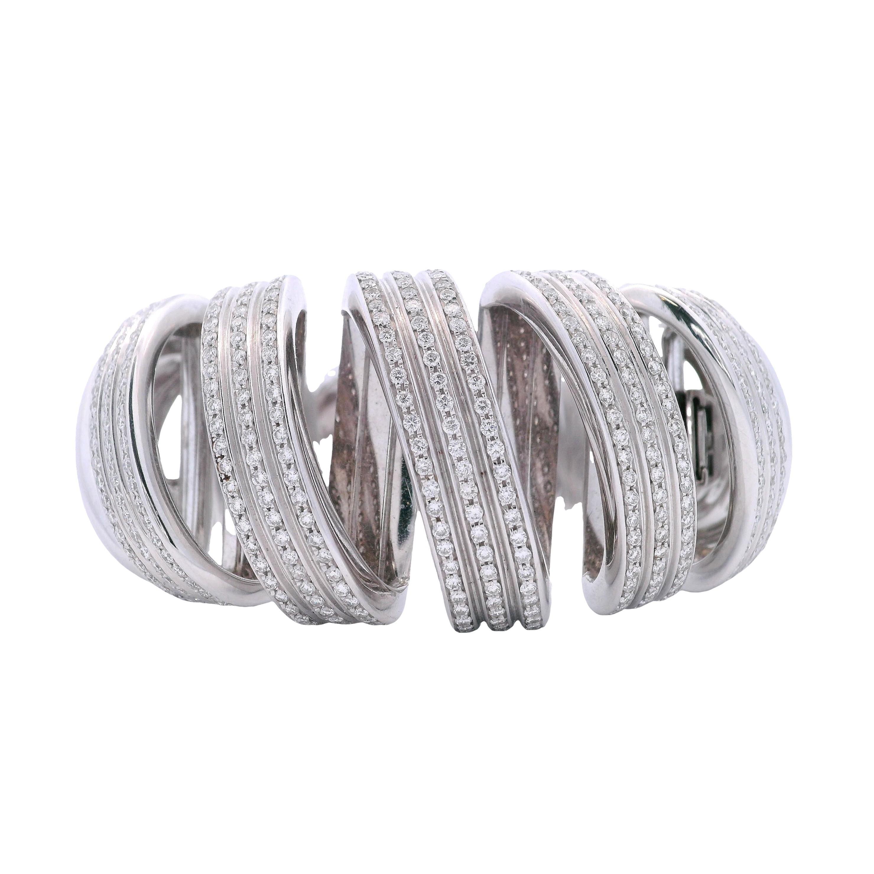 Taille brillant ITALIE Bracelet large en or 18kt avec 8.00 CTs en diamants en vente