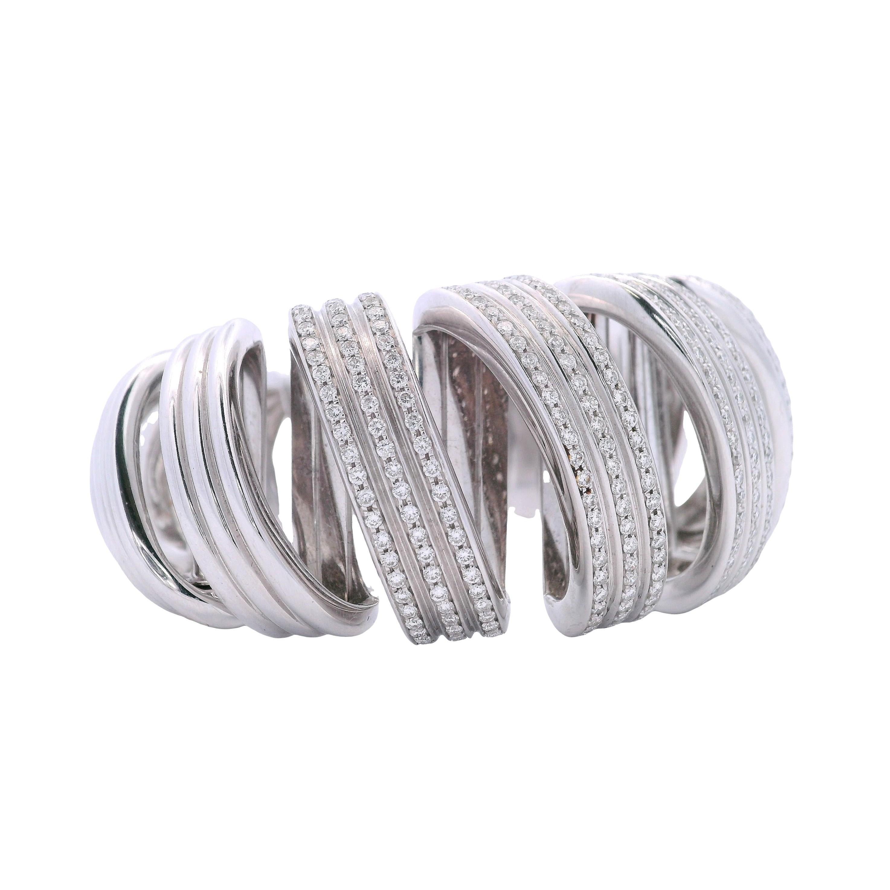 ITALIE Bracelet large en or 18kt avec 8.00 CTs en diamants Unisexe en vente