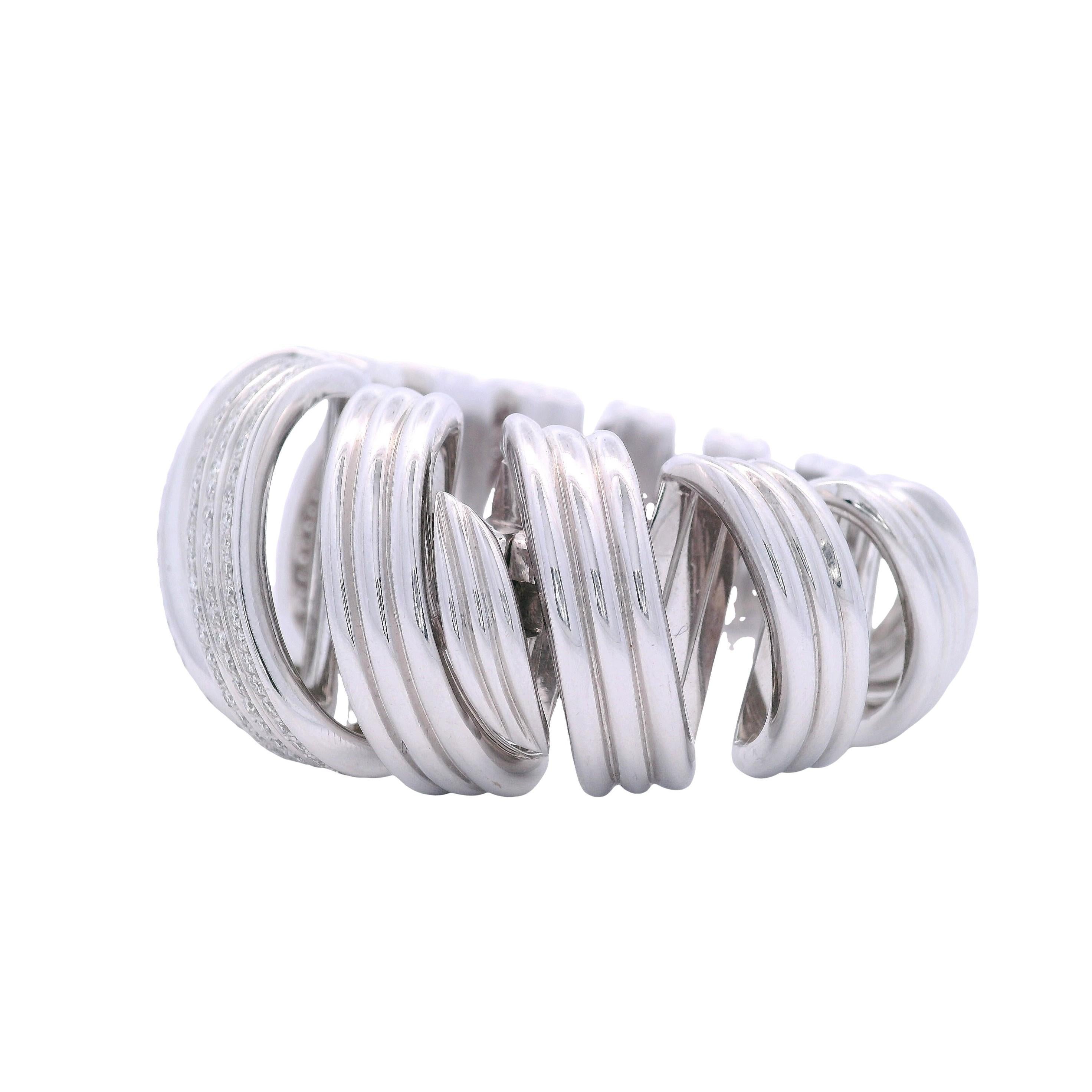 ITALIE Bracelet large en or 18kt avec 8.00 CTs en diamants en vente 2