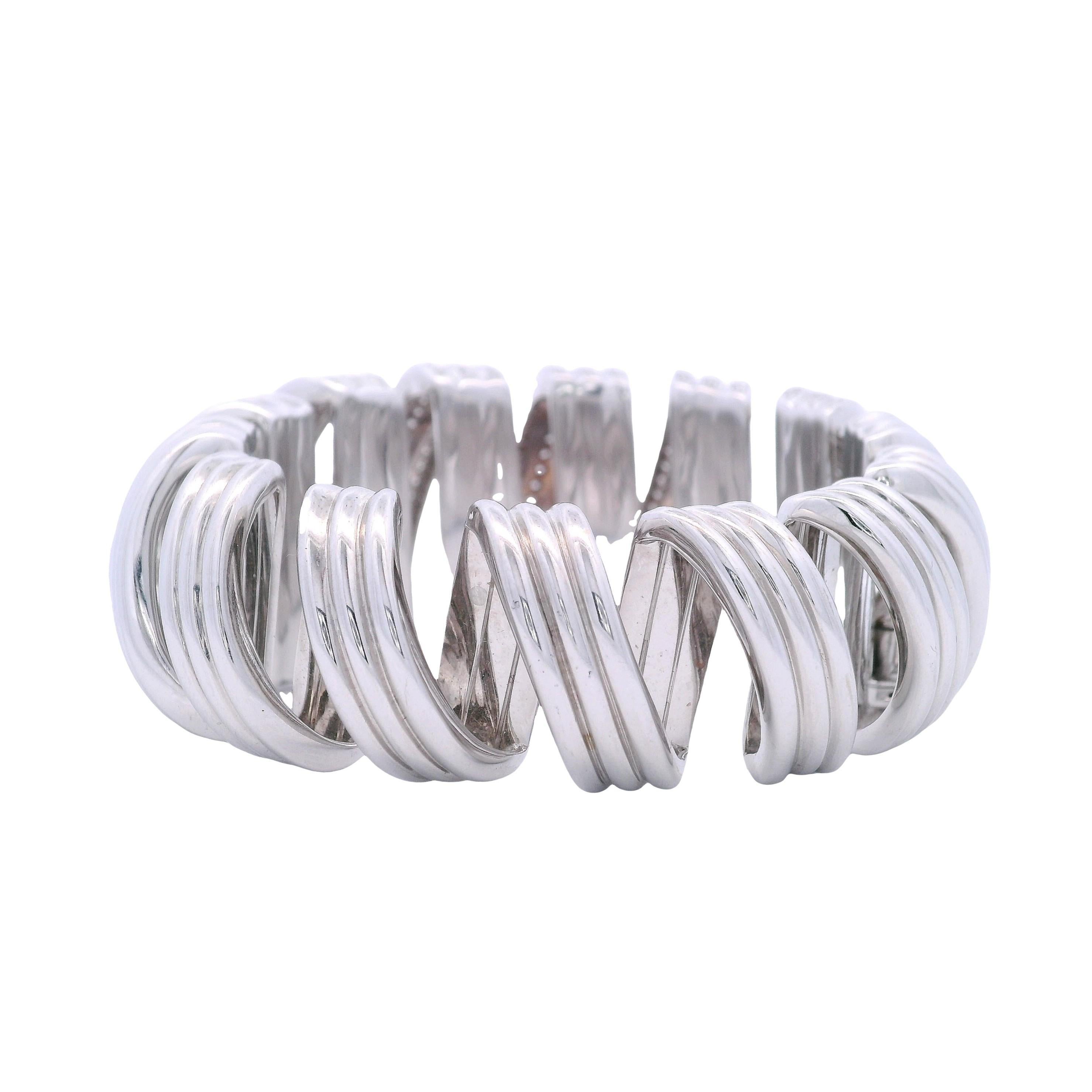 ITALIE Bracelet large en or 18kt avec 8.00 CTs en diamants en vente 4