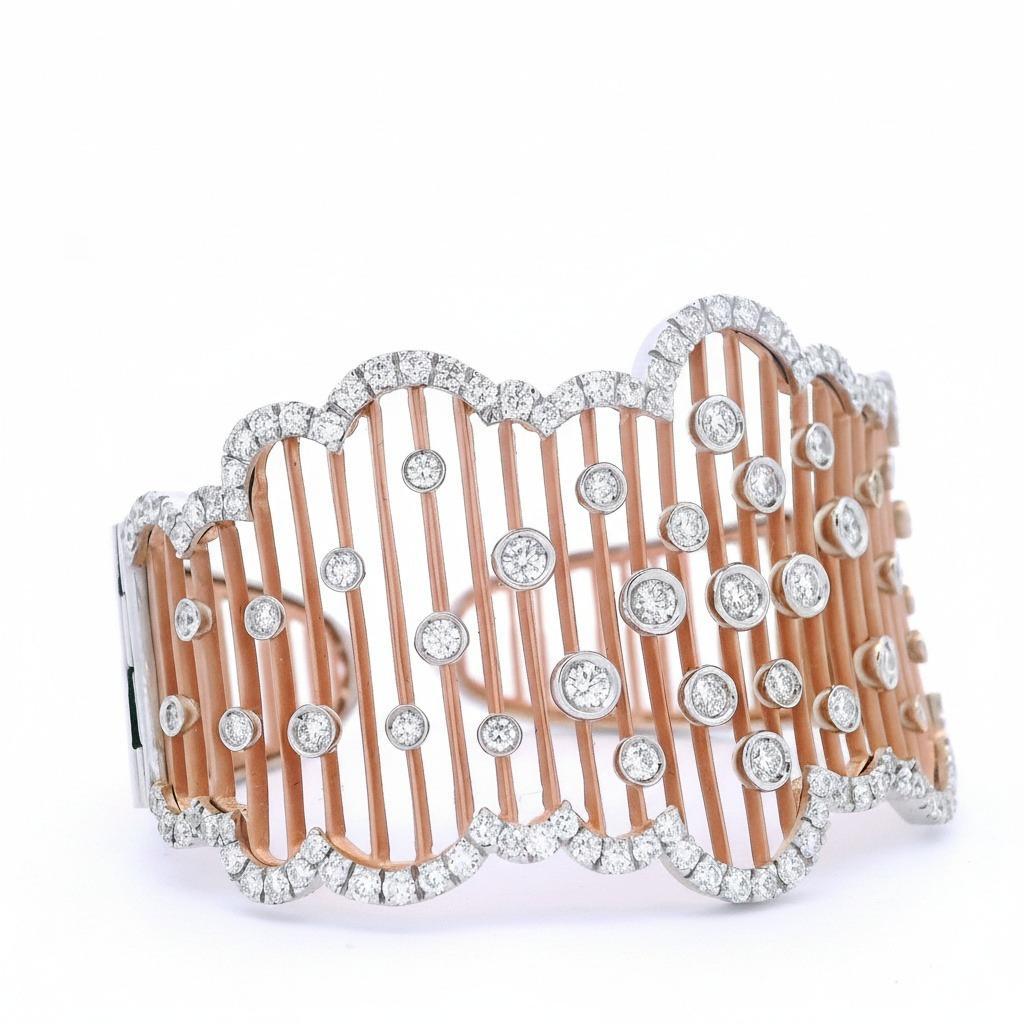 ITALIEN 18kt Rose & Weißgold Wavy Manschette Armband mit 7,90 Karat in Diamanten (Rundschliff) im Angebot