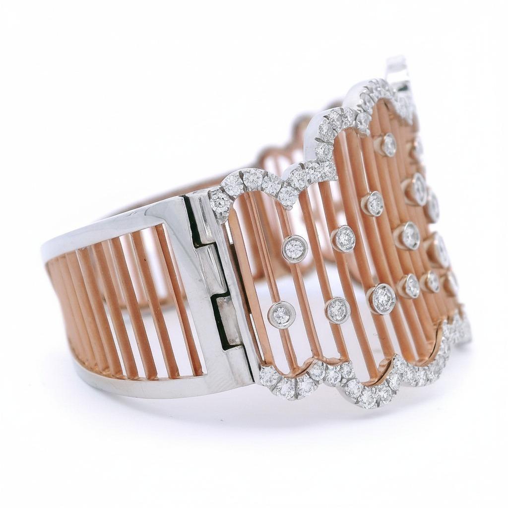 ITALIEN 18kt Rose & Weißgold Wavy Manschette Armband mit 7,90 Karat in Diamanten im Zustand „Gut“ im Angebot in Aventura, FL