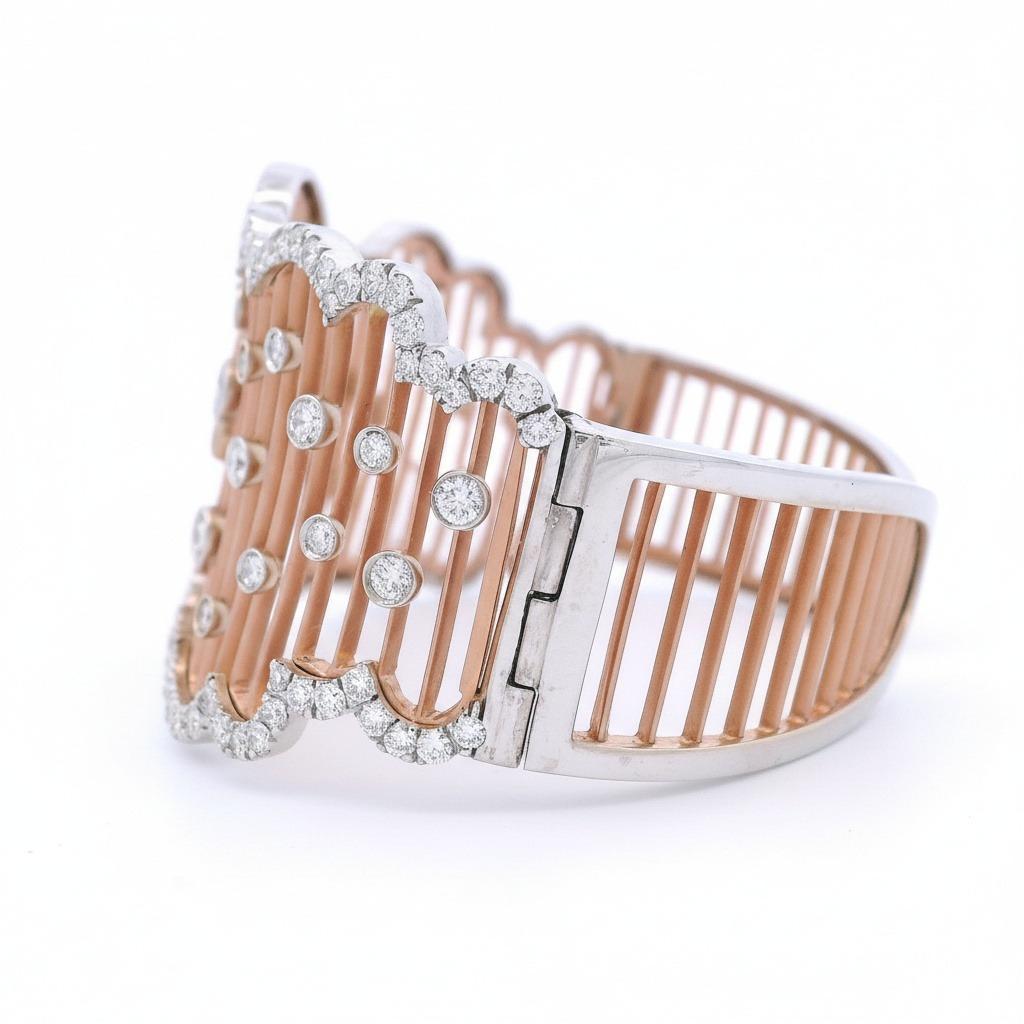ITALIEN 18kt Rose & Weißgold Wavy Manschette Armband mit 7,90 Karat in Diamanten für Damen oder Herren im Angebot