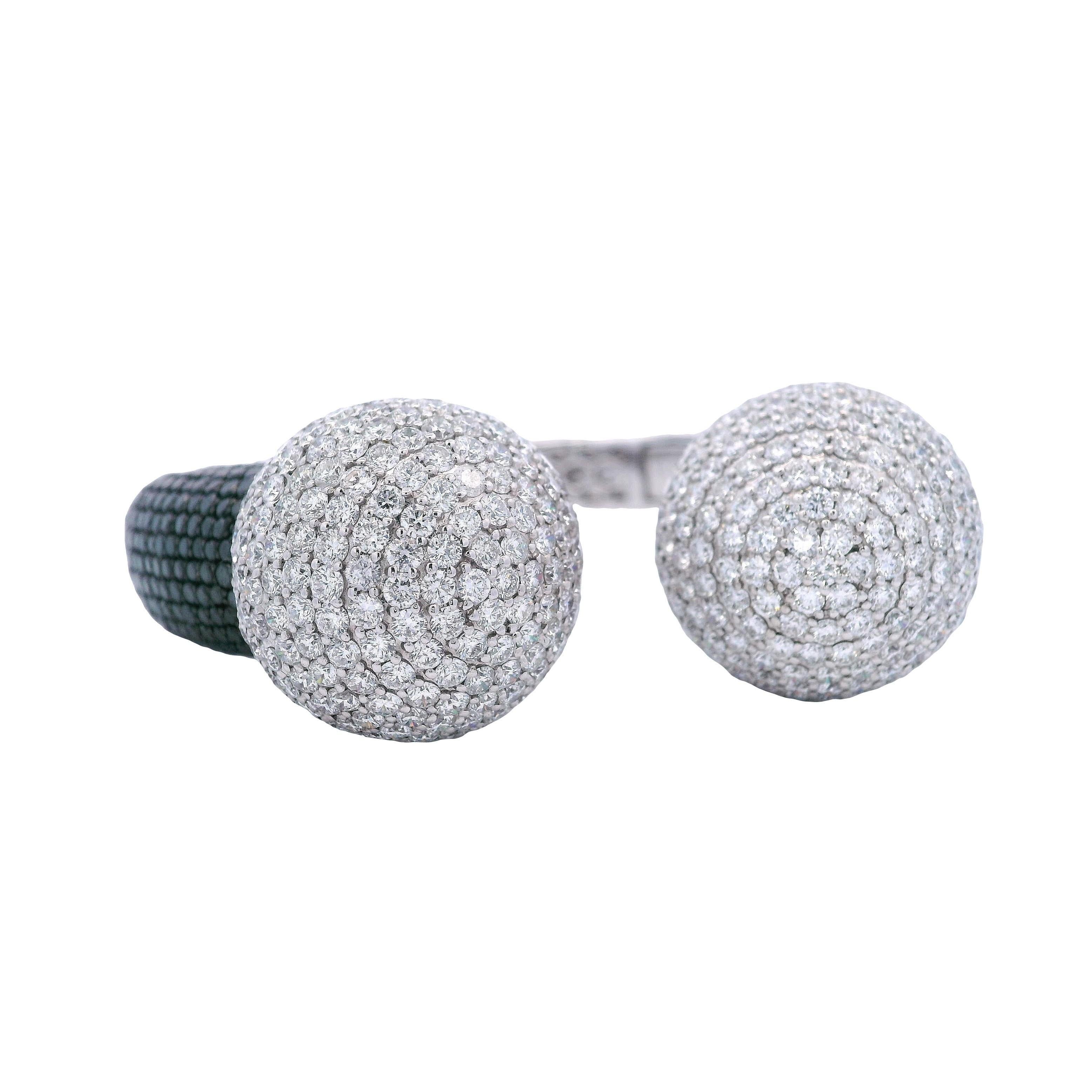 Taille brillant ITALIE Bracelet manchette Boules en or blanc 18kt 27.85 CTW en diamants noirs et blancs en vente