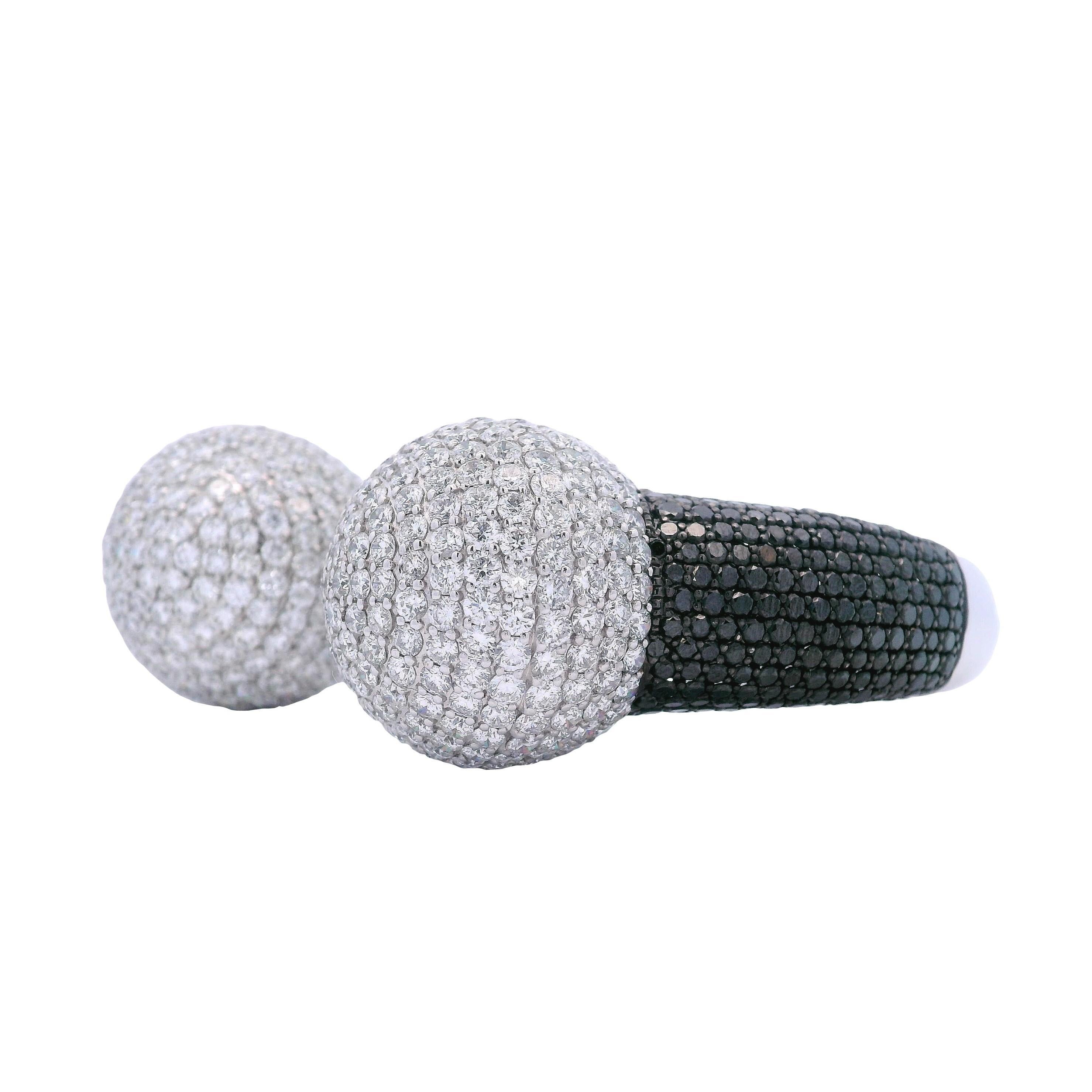 ITALIE Bracelet manchette Boules en or blanc 18kt 27.85 CTW en diamants noirs et blancs Unisexe en vente