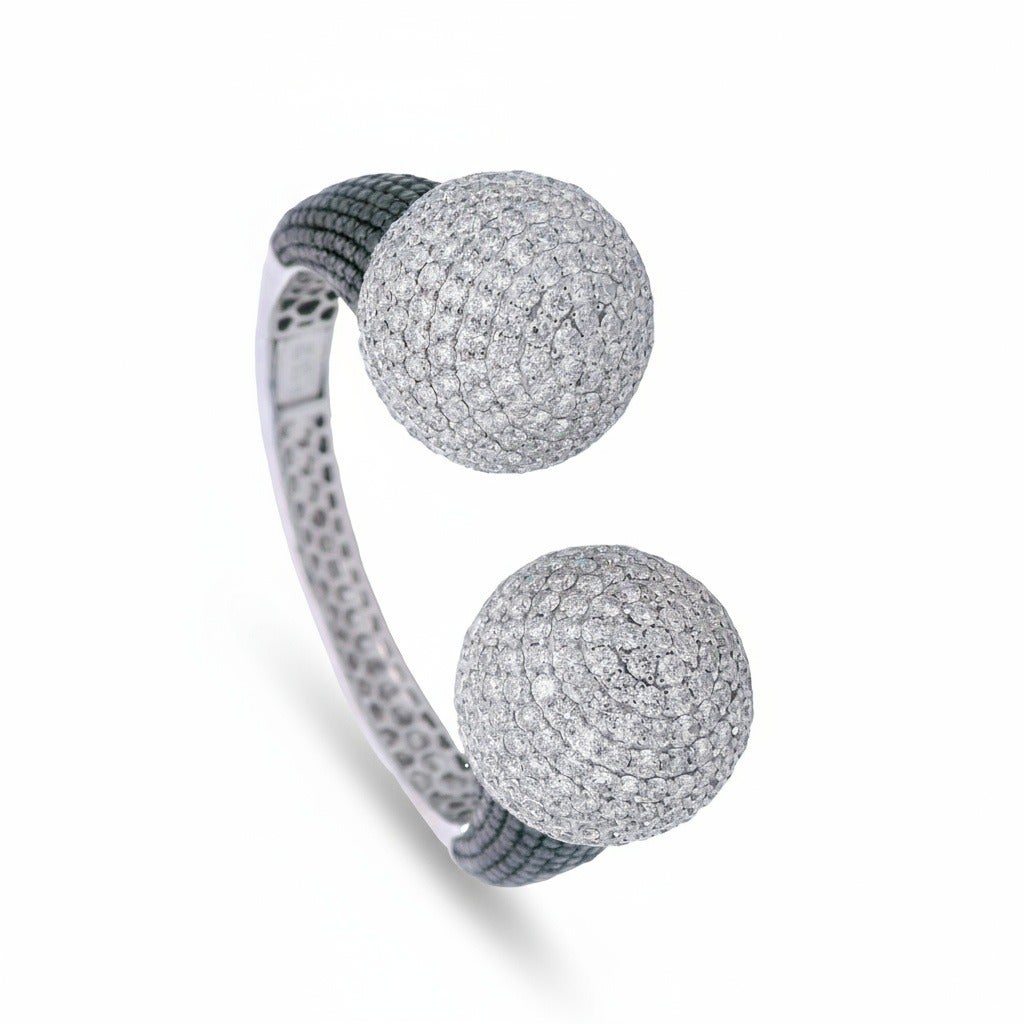 ITALIA Brazalete Boules de oro blanco de 18 quilates 27,85 quilates de diamantes blancos y negros