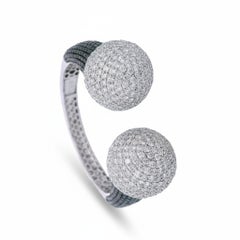 ITALIE Bracelet manchette Boules en or blanc 18kt 27.85 CTW en diamants noirs et blancs