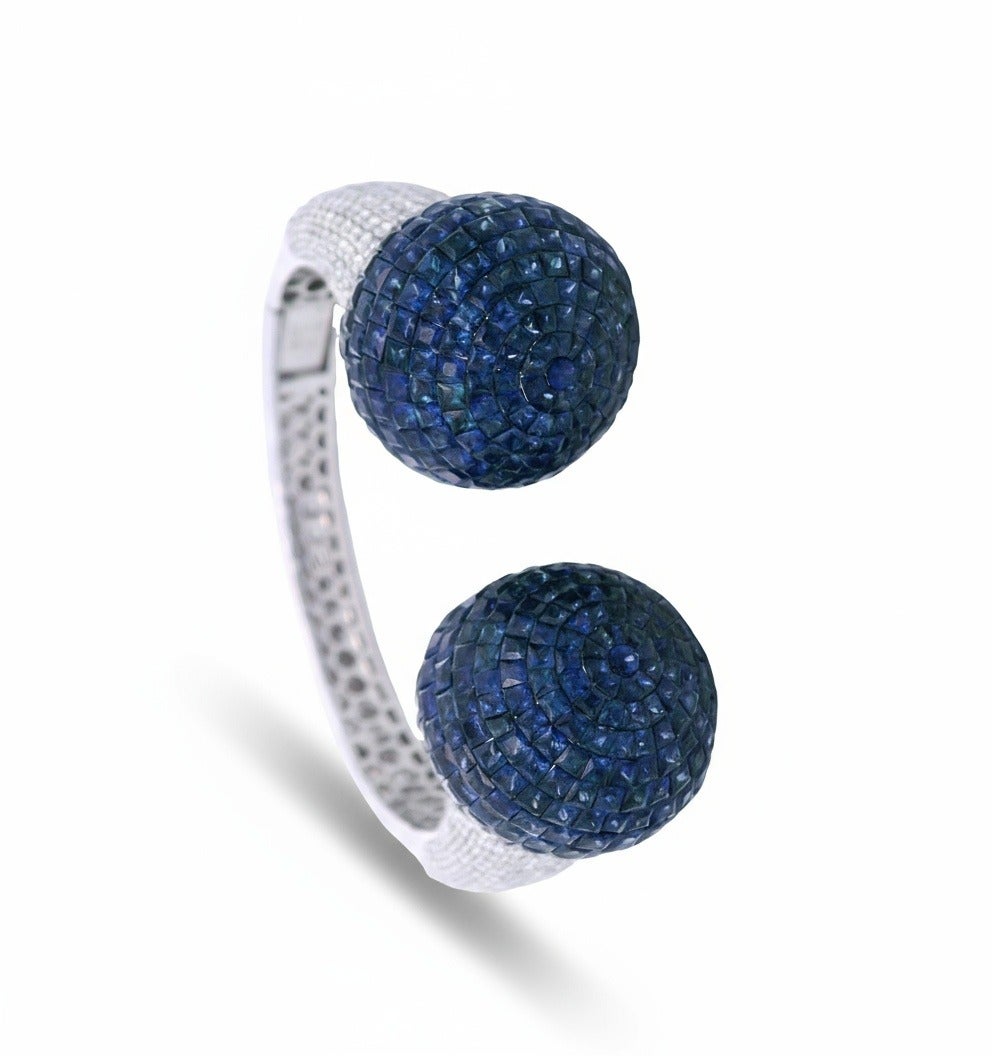 ITALIE Bracelet manchette Boules en or blanc 18kt avec 44.75 CTW en saphirs et diamants
