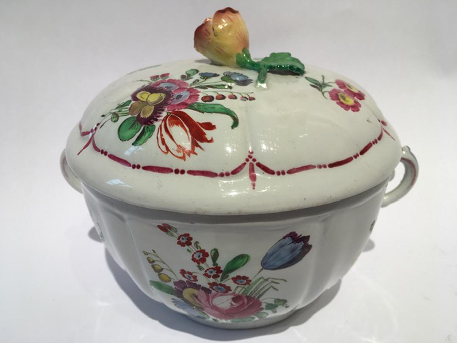 Italy 18th Century Richard Ginori Porcelain Covered Cup or Sugar Bowl For Sale 4