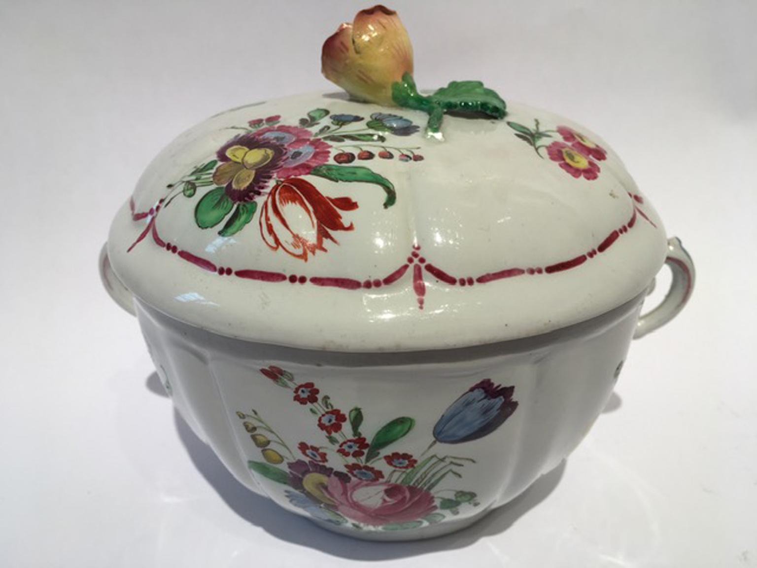 Italy 18th Century Richard Ginori Porcelain Covered Cup or Sugar Bowl For Sale 5