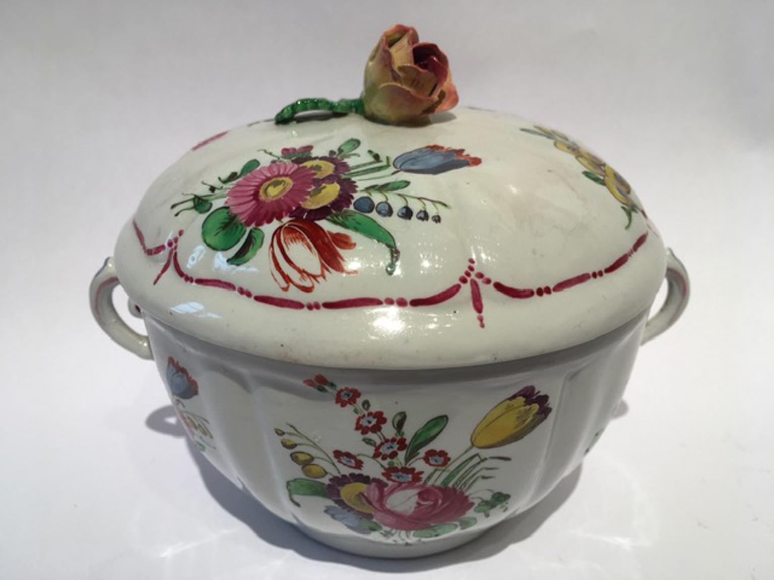 Italy 18th Century Richard Ginori Porcelain Covered Cup or Sugar Bowl For Sale 6