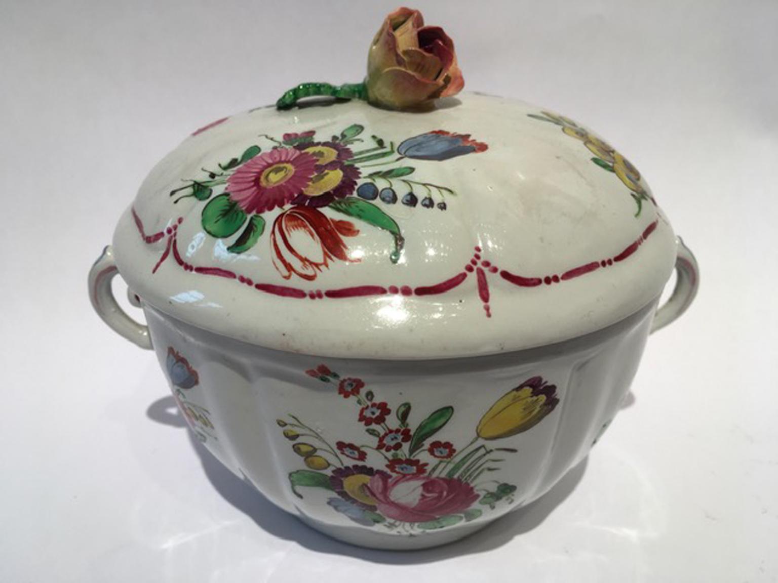 Italy 18th Century Richard Ginori Porcelain Covered Cup or Sugar Bowl For Sale 7