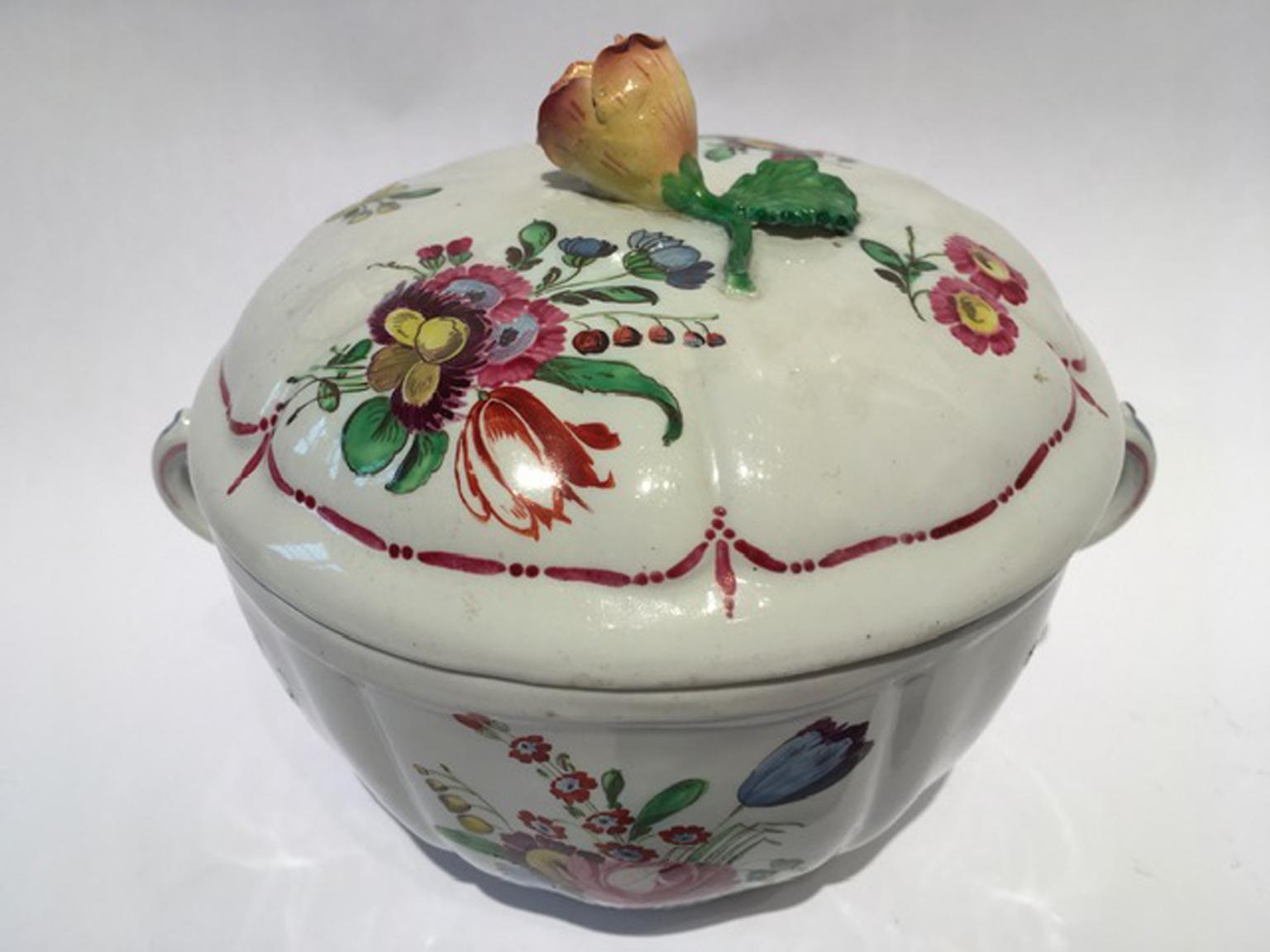 Baroque Italy 18th Century Richard Ginori Porcelain Covered Cup or Sugar Bowl For Sale