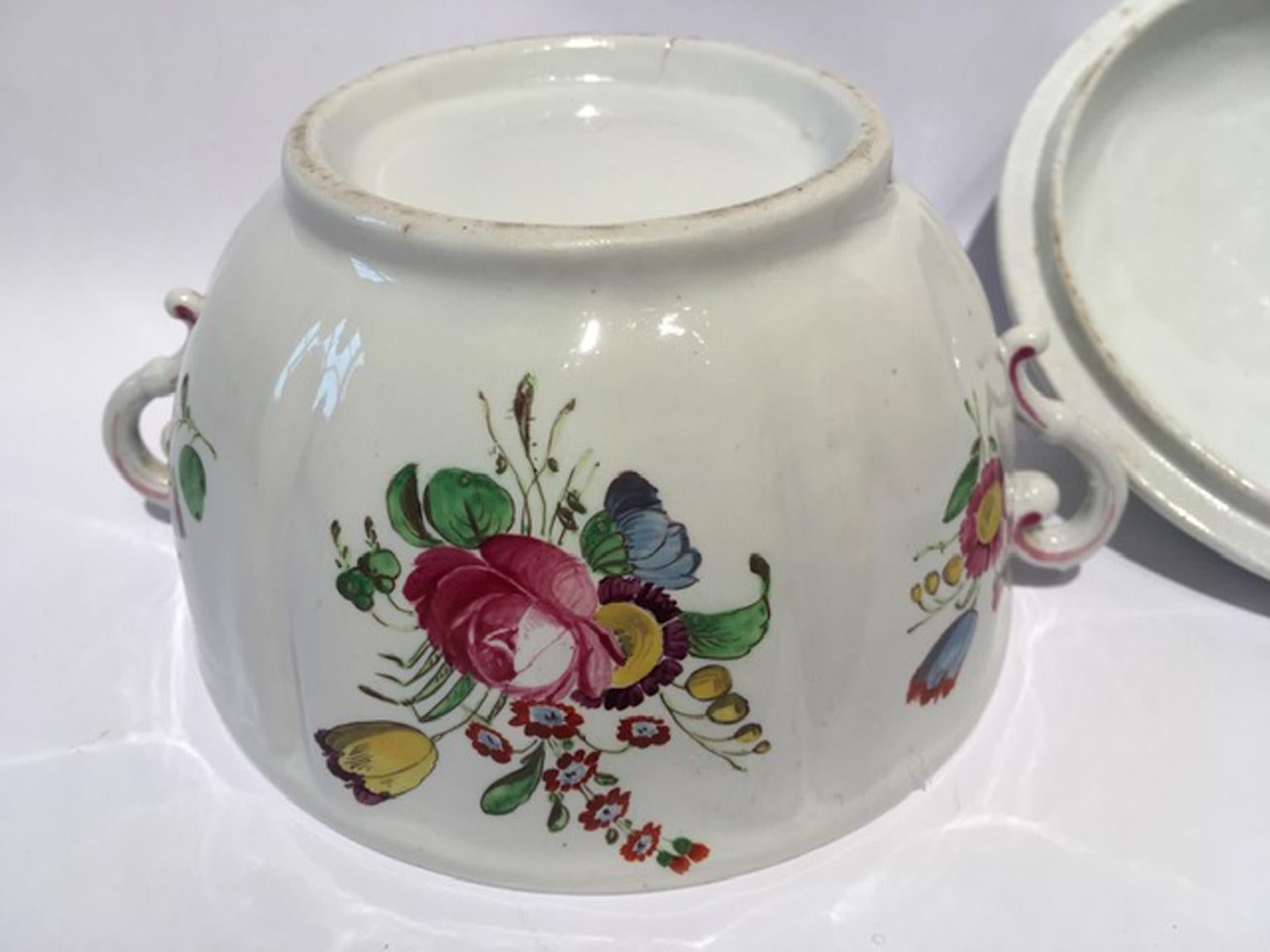 Italy 18th Century Richard Ginori Porcelain Covered Cup or Sugar Bowl For Sale 3