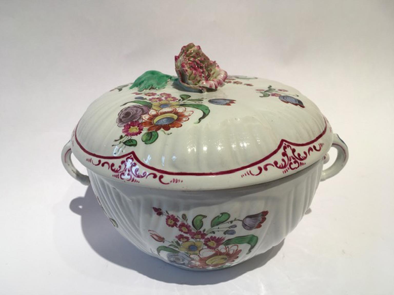 Italy 18th Century Richard Ginori Porcelain Covered Cup with Floral Drawings For Sale 4