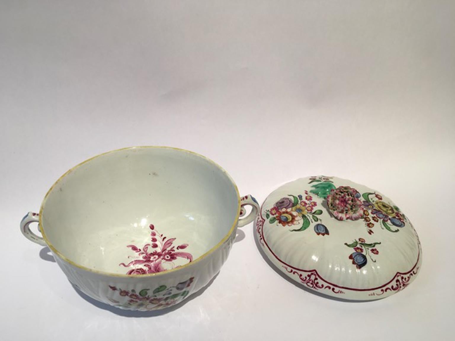 Italy 18th Century Richard Ginori Porcelain Covered Cup with Floral Drawings For Sale 5