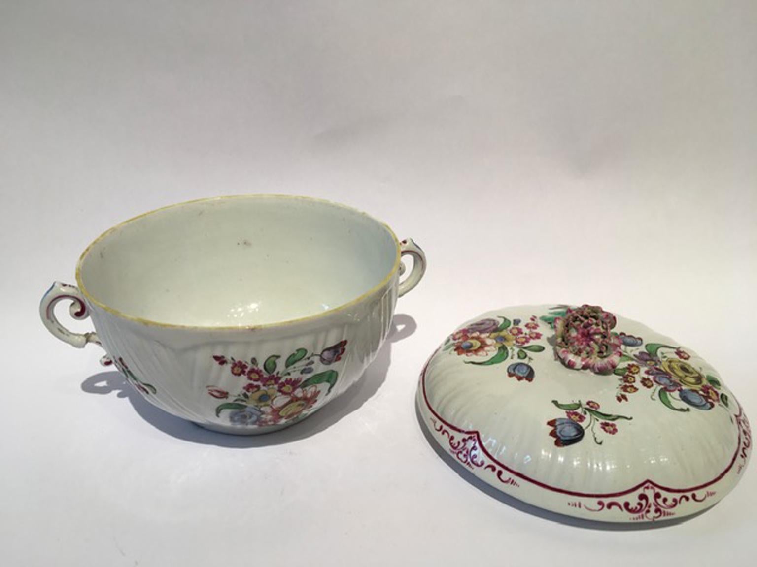 Italy 18th Century Richard Ginori Porcelain Covered Cup with Floral Drawings For Sale 7