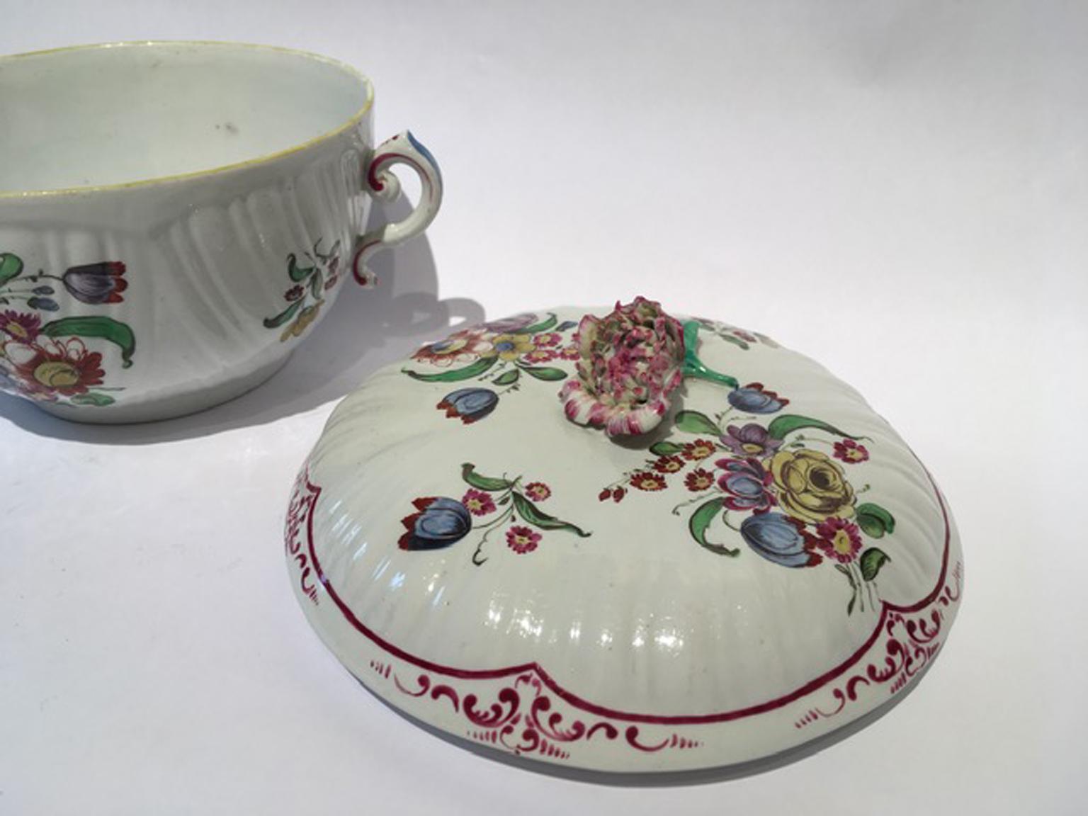 Italy 18th Century Richard Ginori Porcelain Covered Cup with Floral Drawings For Sale 9