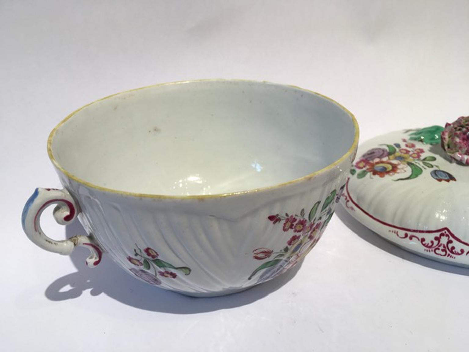 Italy 18th Century Richard Ginori Porcelain Covered Cup with Floral Drawings For Sale 11