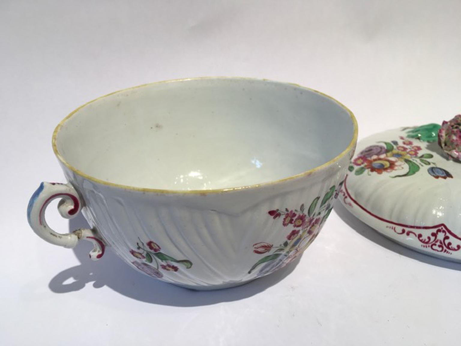 Italy 18th Century Richard Ginori Porcelain Covered Cup with Floral Drawings For Sale 12