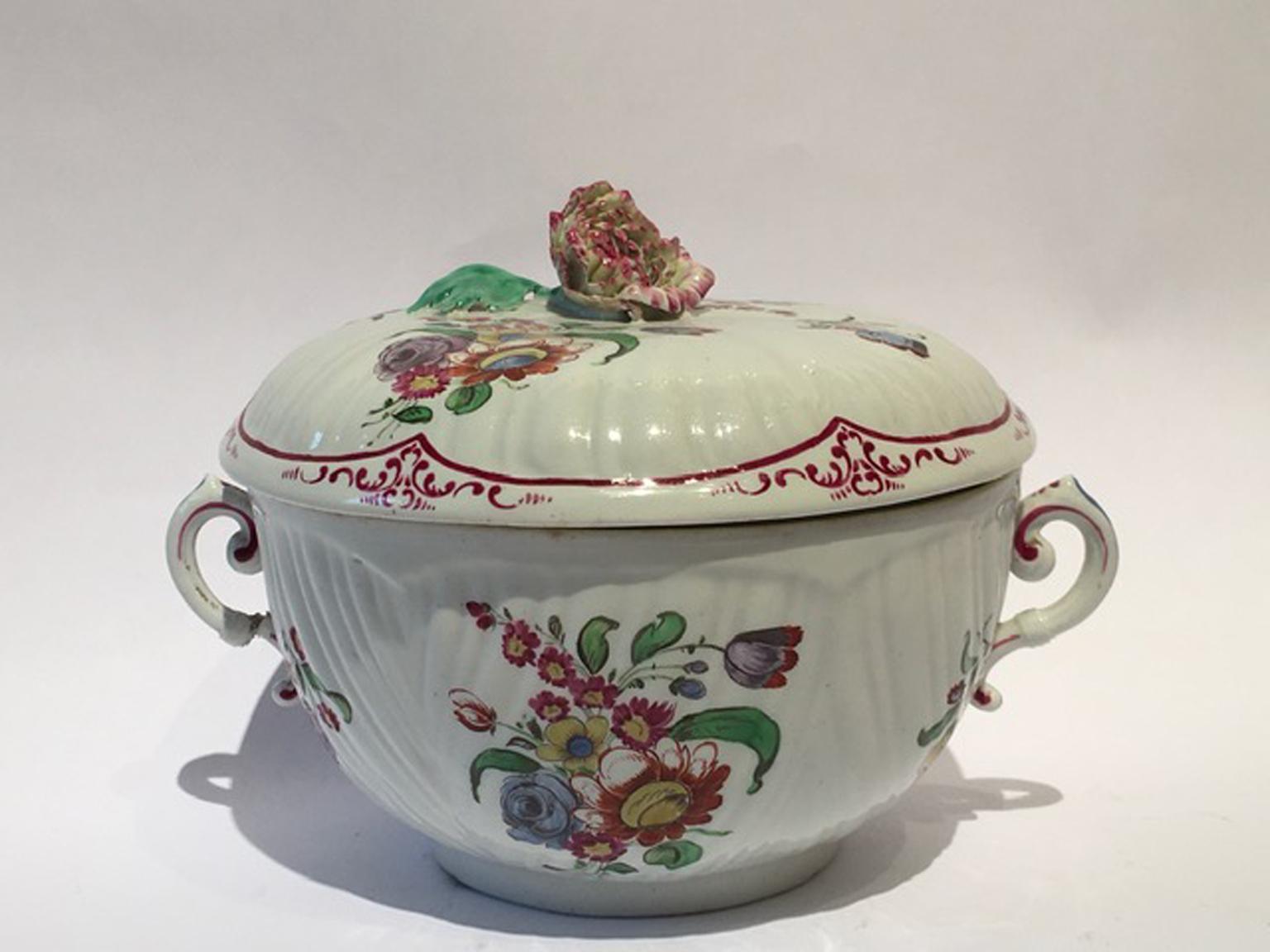 This fine and elegant covered cup in Baroque style, is a piece hand made by the well known Italian factory Richard Ginori in Doccia. The set is composed by two pieces: the cup and the cover. The peony on the cover is an exemple of the fine art of