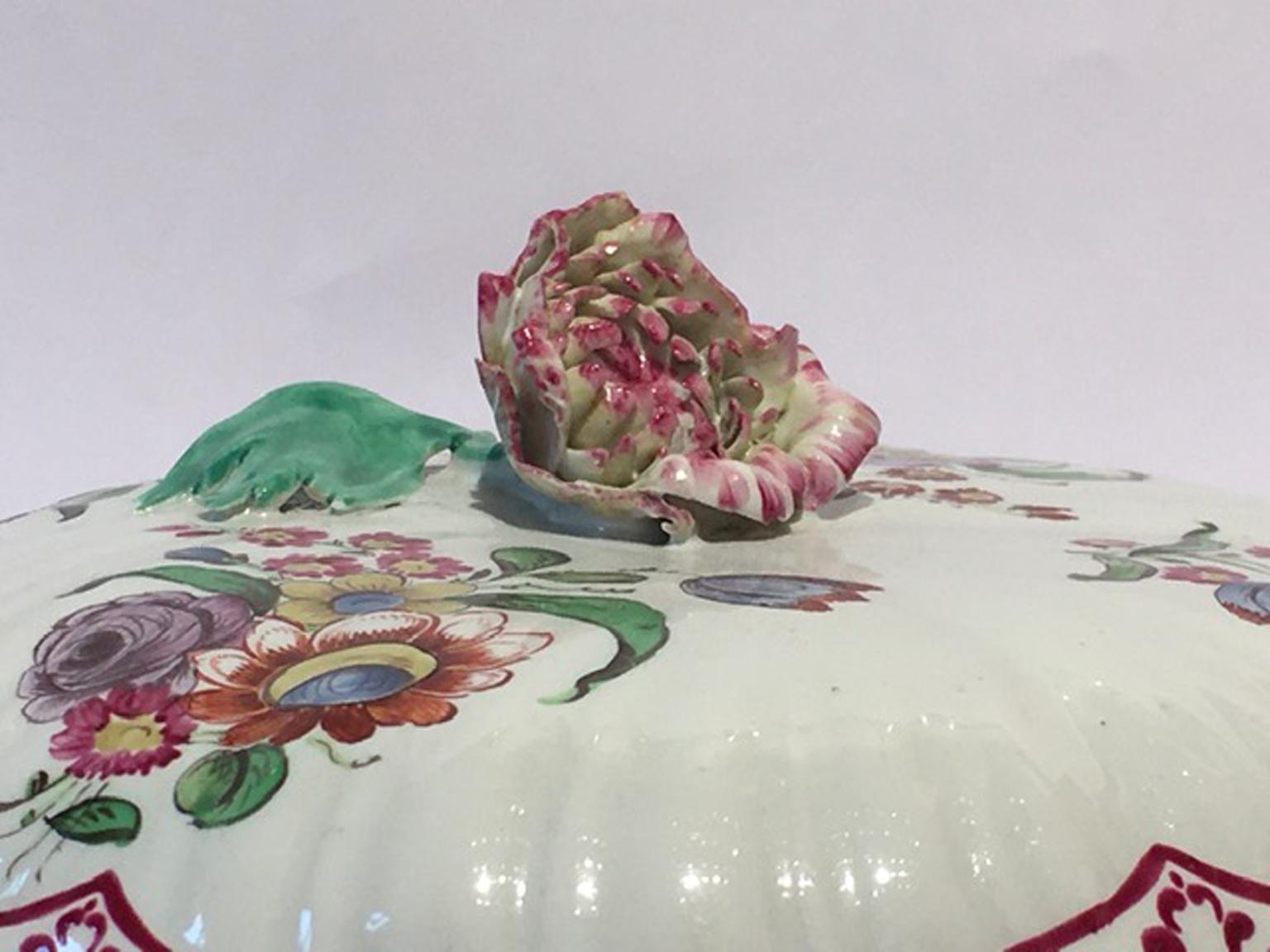 Baroque Italy 18th Century Richard Ginori Porcelain Covered Cup with Floral Drawings For Sale