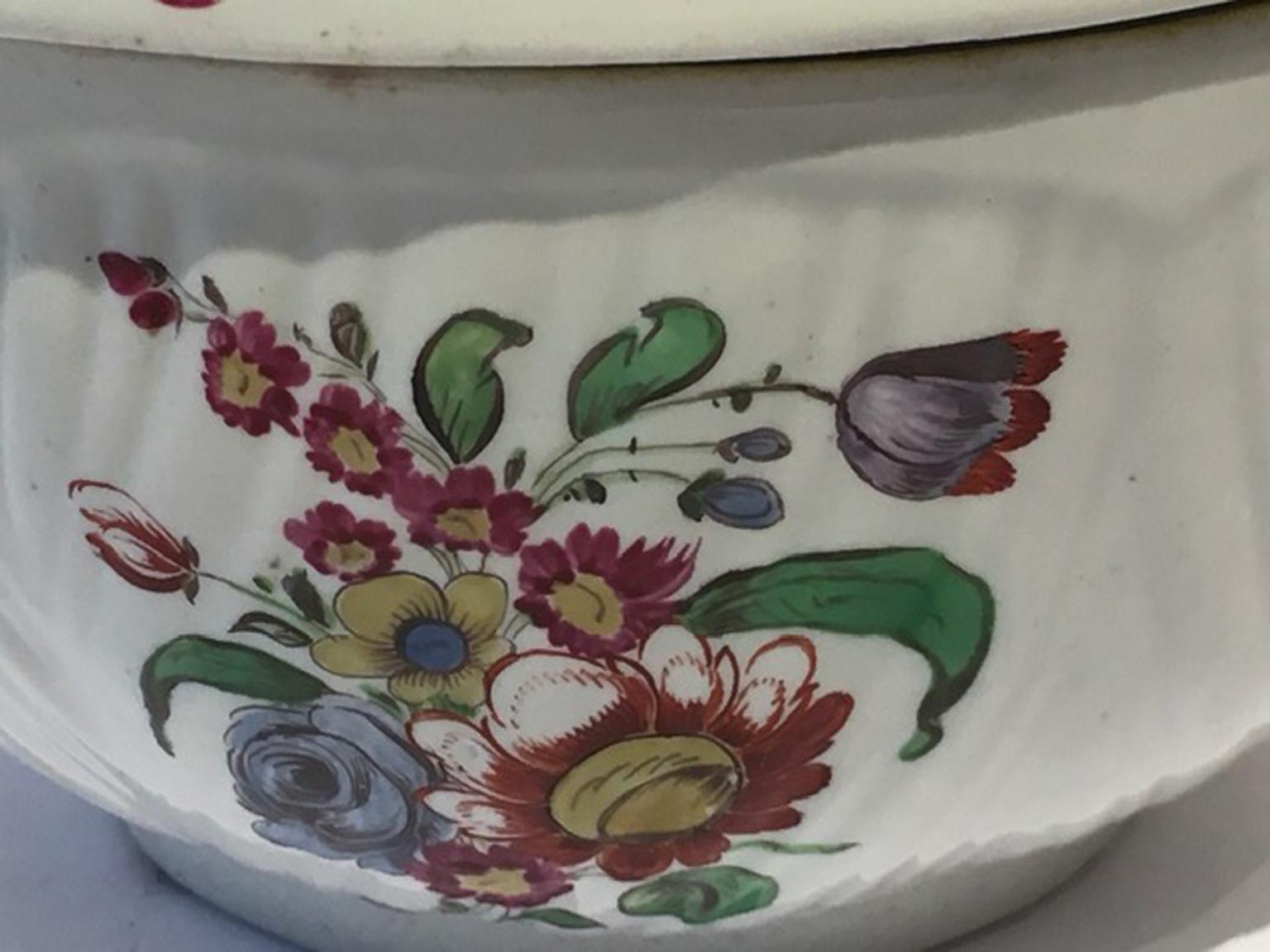 Hand-Crafted Italy 18th Century Richard Ginori Porcelain Covered Cup with Floral Drawings For Sale