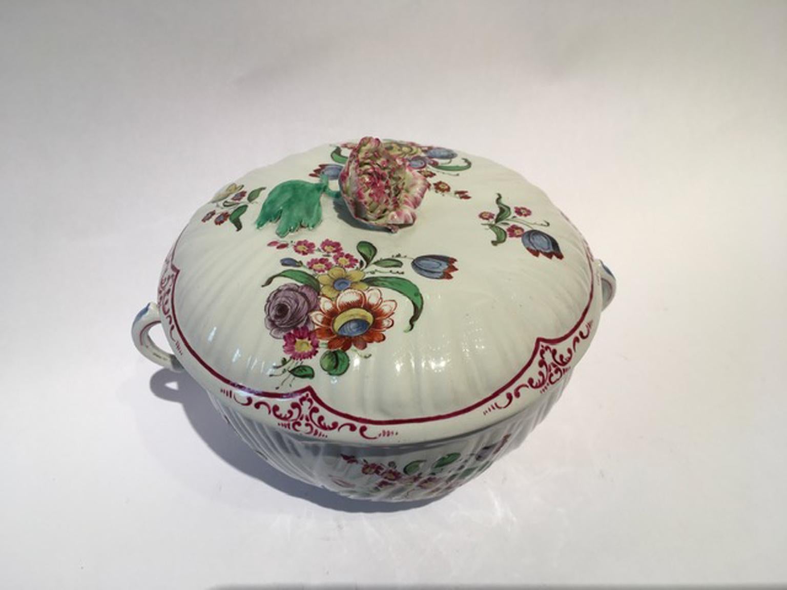 Italy 18th Century Richard Ginori Porcelain Covered Cup with Floral Drawings For Sale 3