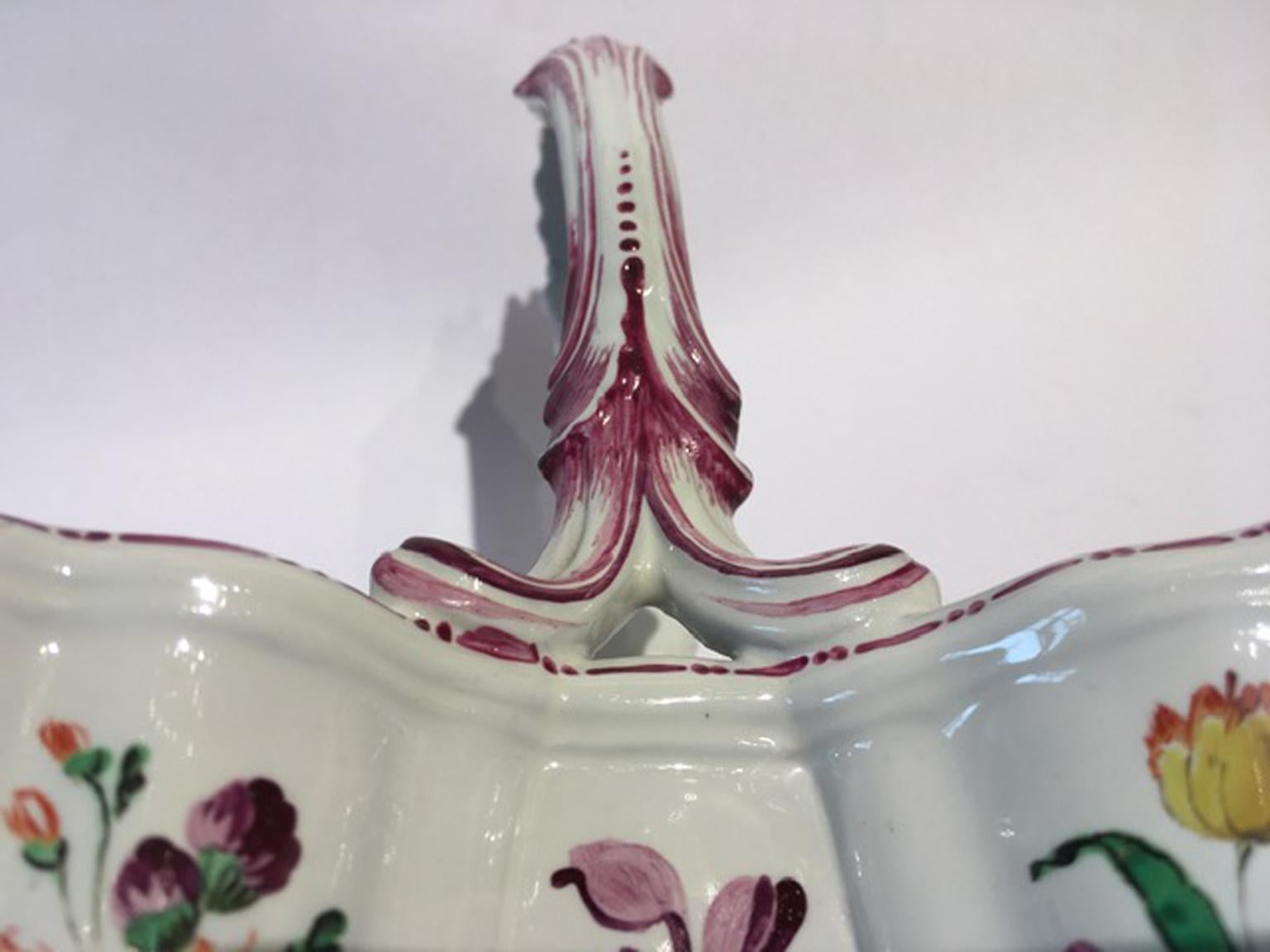 Italy 18th Century Richard Ginori Porcelain Cruet with Floral Drawings For Sale 5