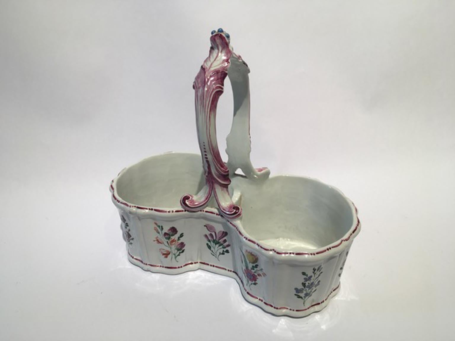 Italy 18th Century Richard Ginori Porcelain Cruet with Floral Drawings For Sale 7