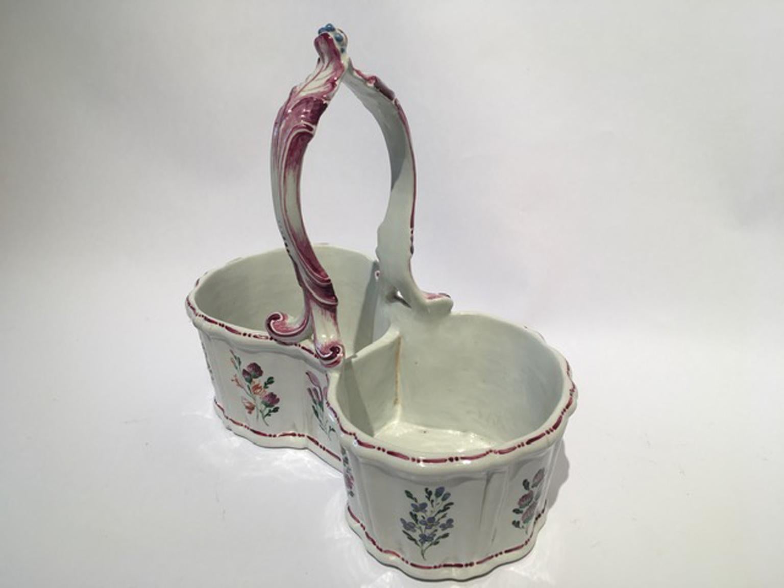 Italy 18th Century Richard Ginori Porcelain Cruet with Floral Drawings For Sale 8