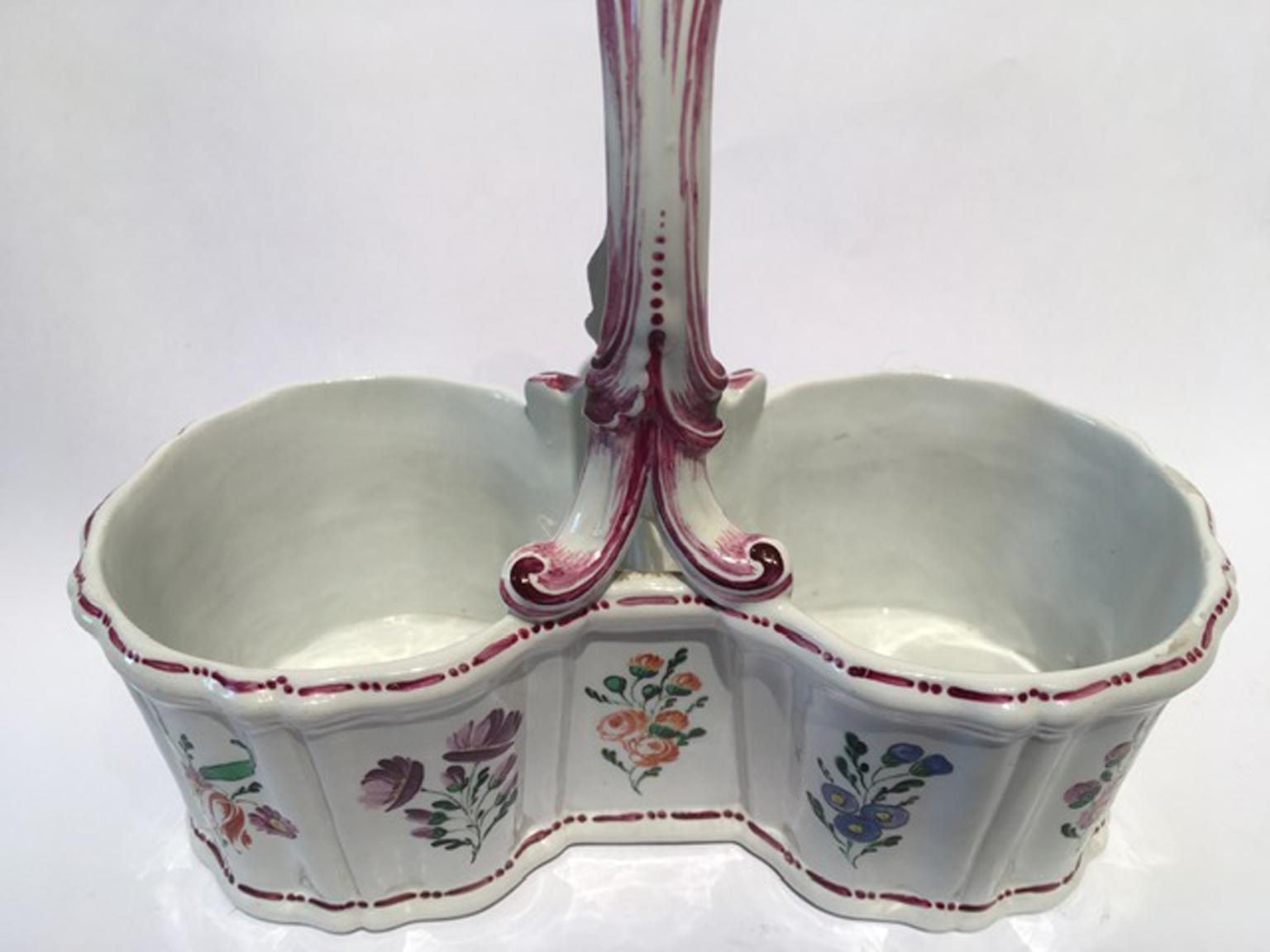Italy 18th Century Richard Ginori Porcelain Cruet with Floral Drawings For Sale 13