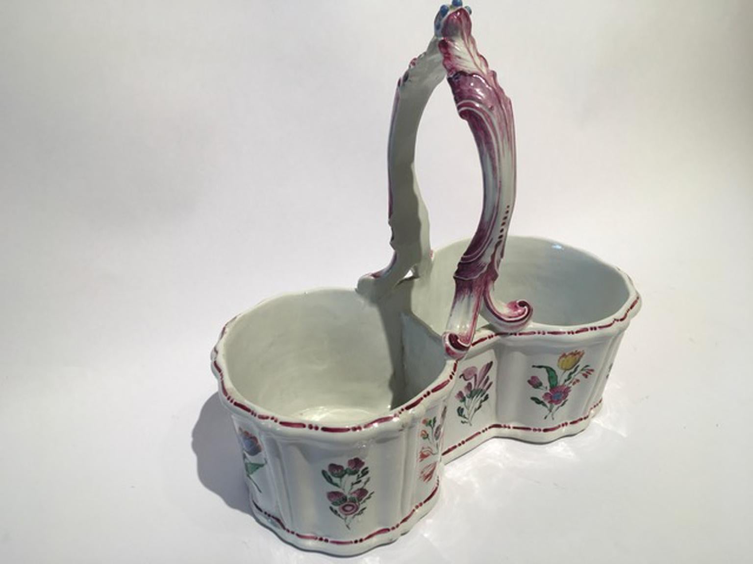Italy 18th Century Richard Ginori Porcelain Cruet with Floral Drawings For Sale 14