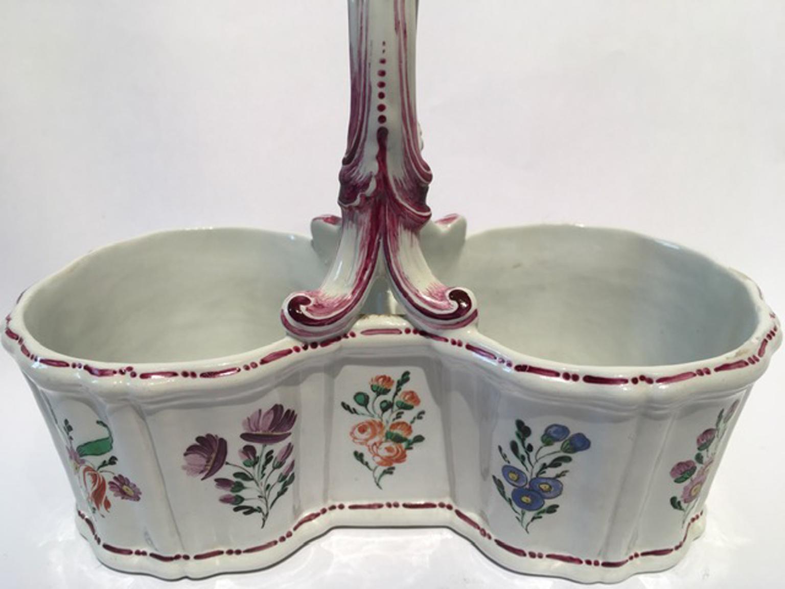 Italy 18th Century Richard Ginori Porcelain Cruet with Floral Drawings For Sale 1