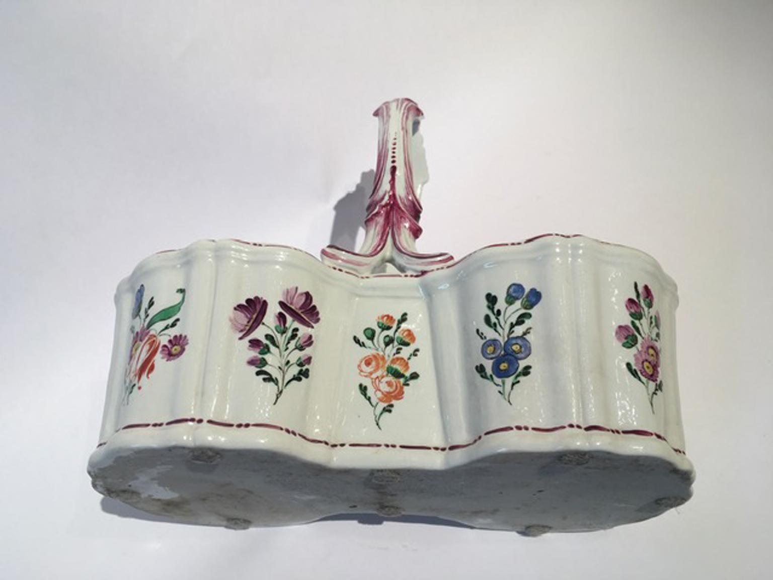 Italy 18th Century Richard Ginori Porcelain Cruet with Floral Drawings For Sale 2
