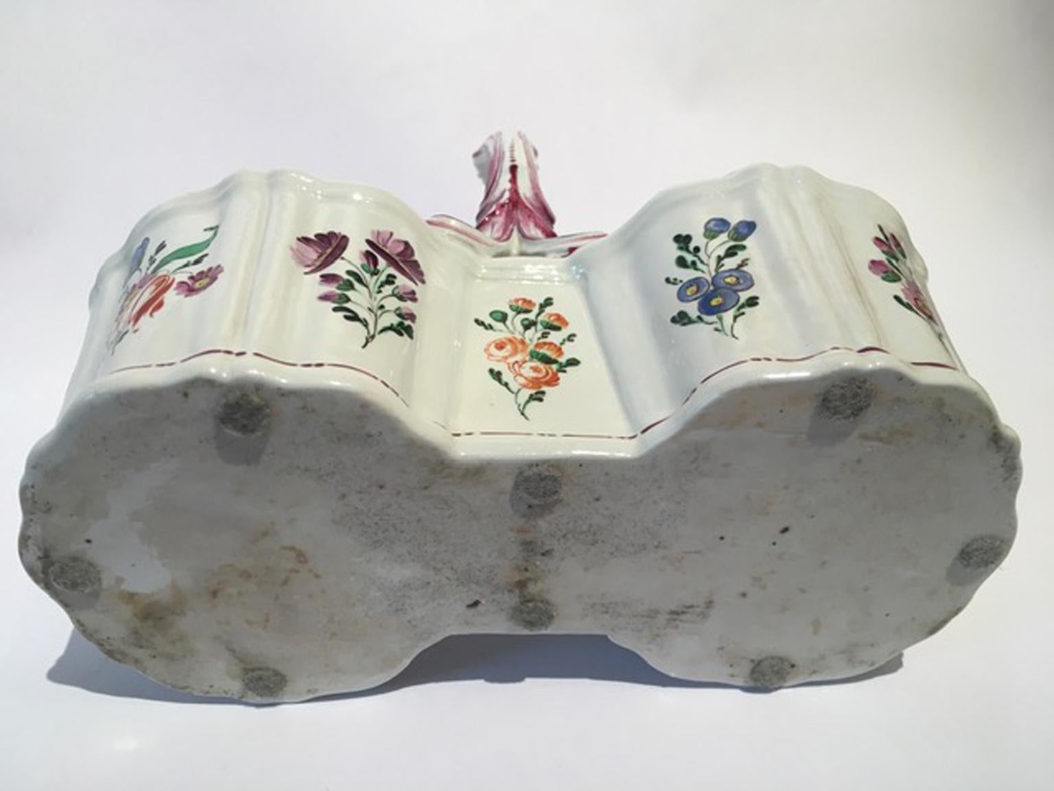 Italy 18th Century Richard Ginori Porcelain Cruet with Floral Drawings For Sale 3