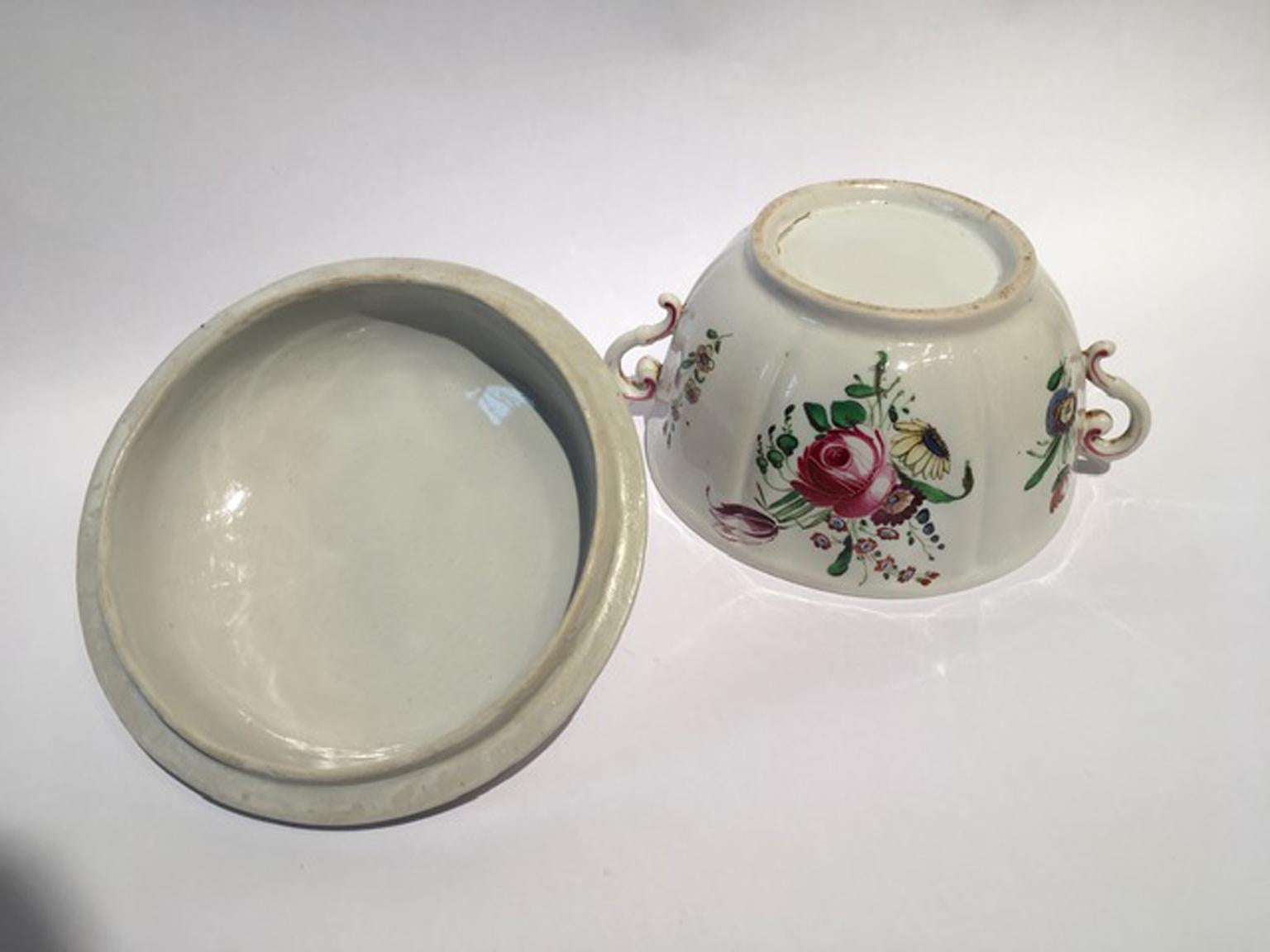 Hand-Crafted Italy 18th Century Richard Ginori Porcelain Sugar Bowl with Floral Drawings