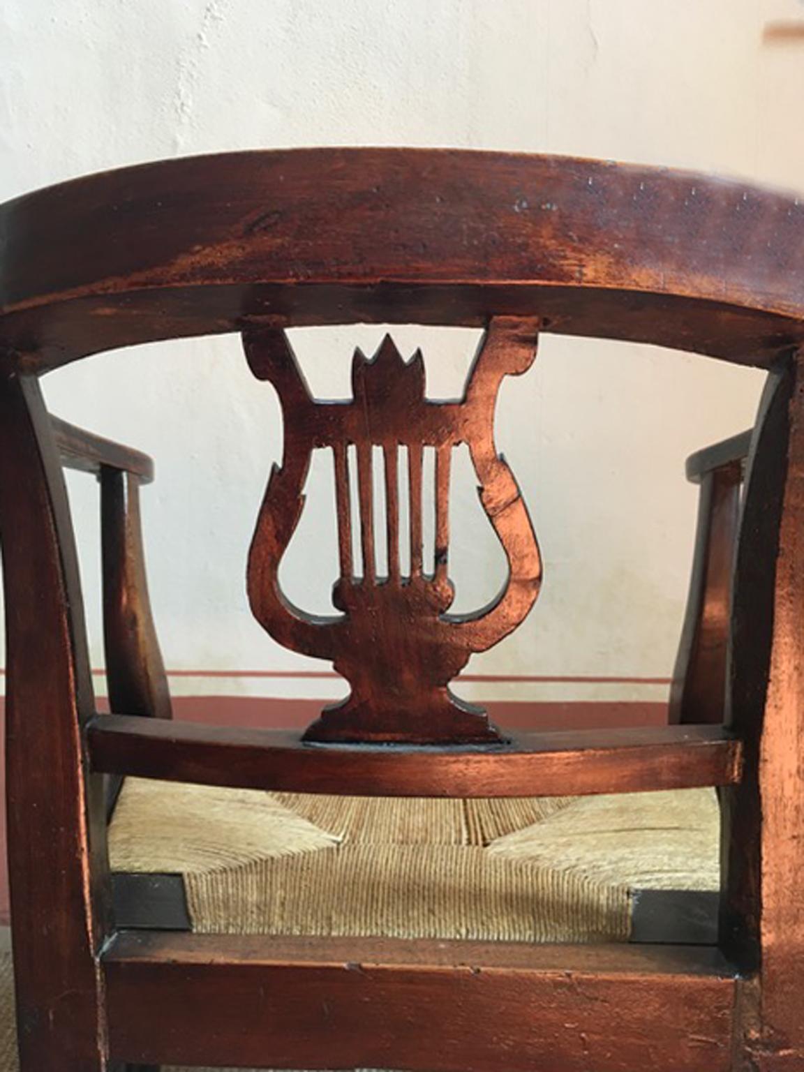 Italy 18th Century Walnut Dining Armchair with Cane Sitting In Good Condition For Sale In Brescia, IT