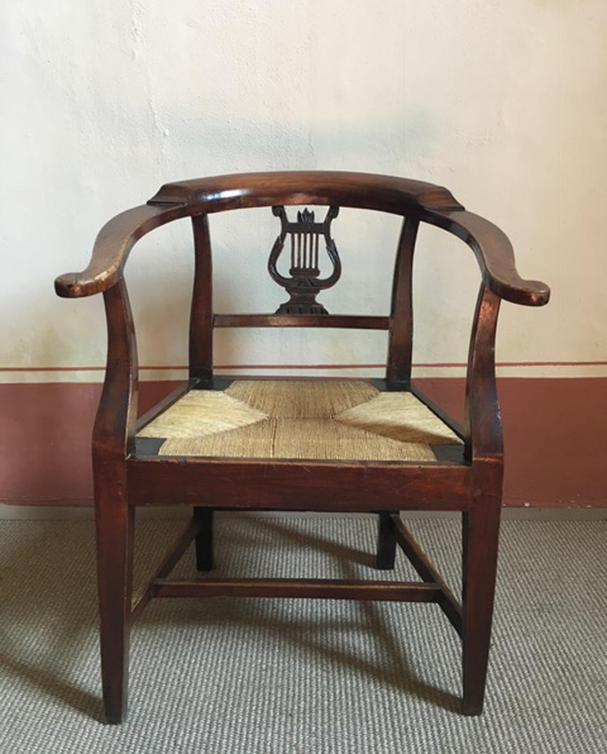 Fauteuil de salle à manger en noyer du 18ème siècle avec assise en rotin, Italie en vente 1