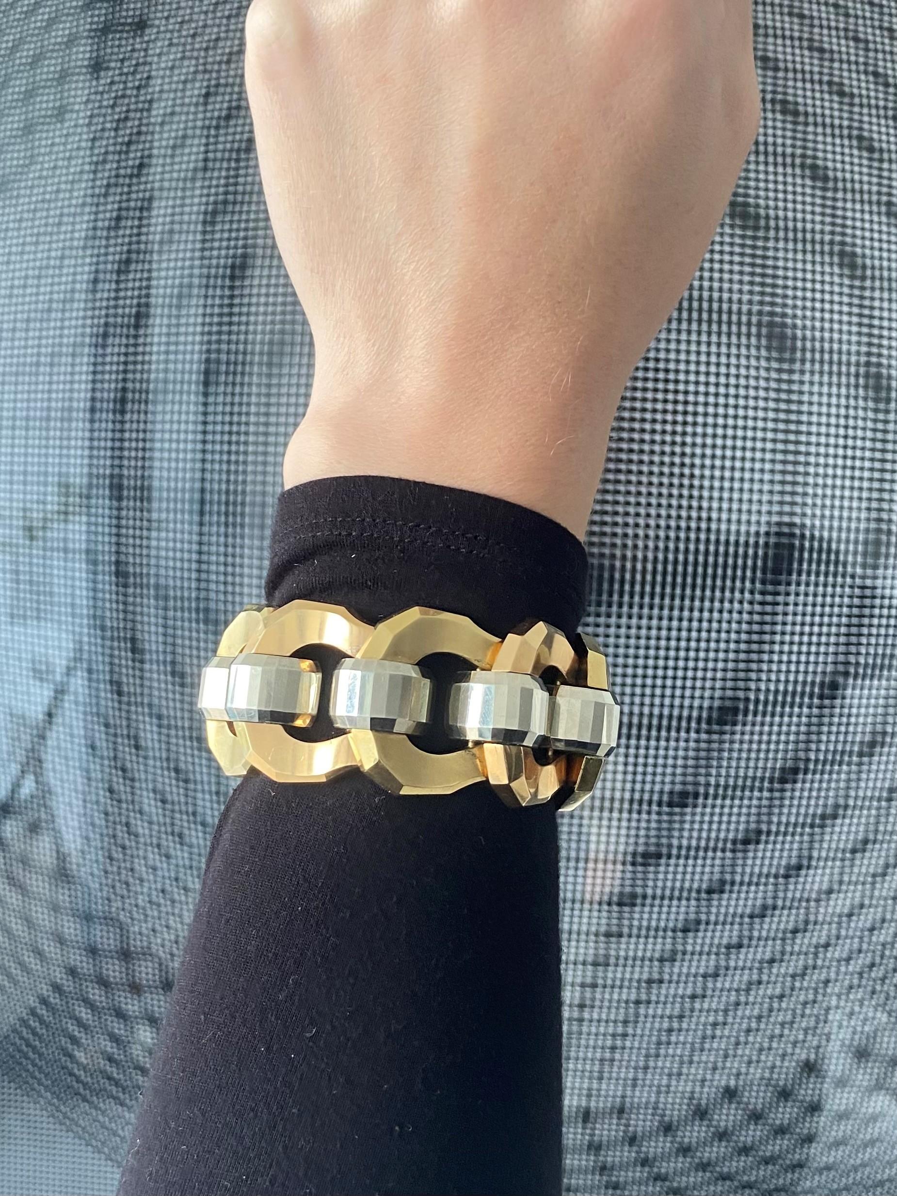 Italy, 1930, Art Deco Rare Bold Tank Bracelet in Two Tones of Faceted 18Kt Gold In Excellent Condition In Miami, FL