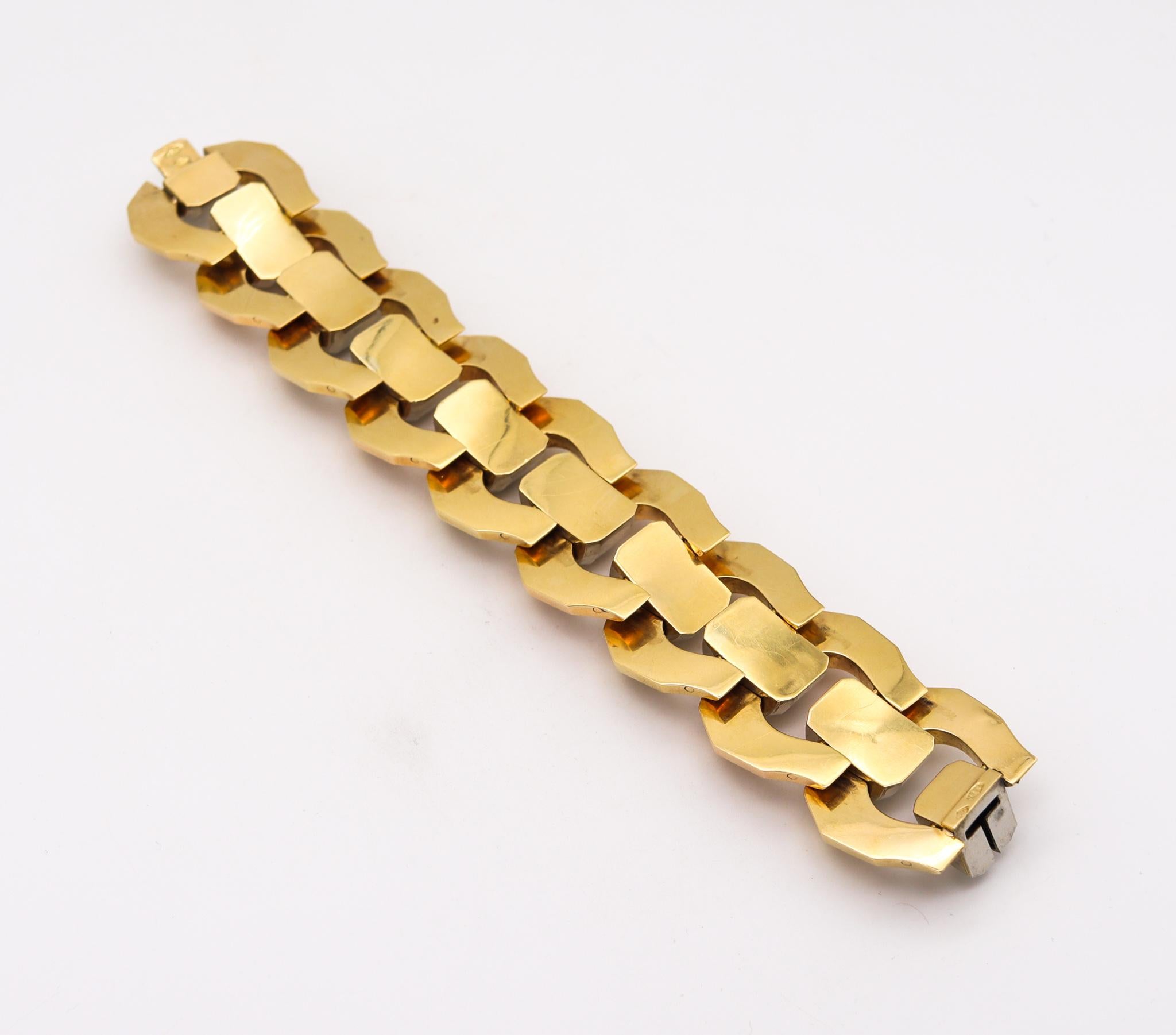 Italy, 1930, Art Deco Rare Bold Tank Bracelet in Two Tones of Faceted 18Kt Gold 4