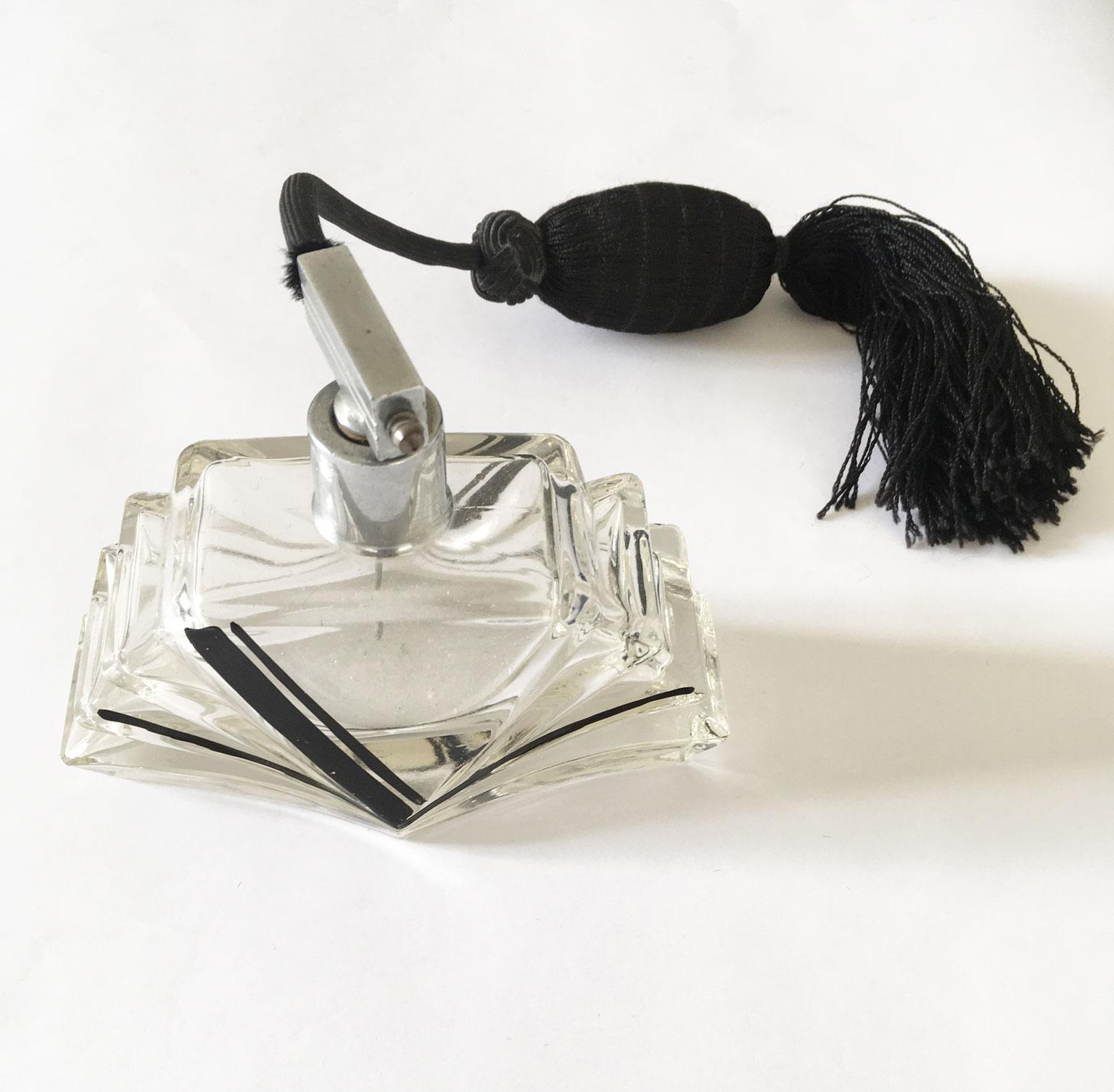 Italie 1930 Deco Vaporisateur de parfum en verre avec pompe à air en soie noire en vente 6