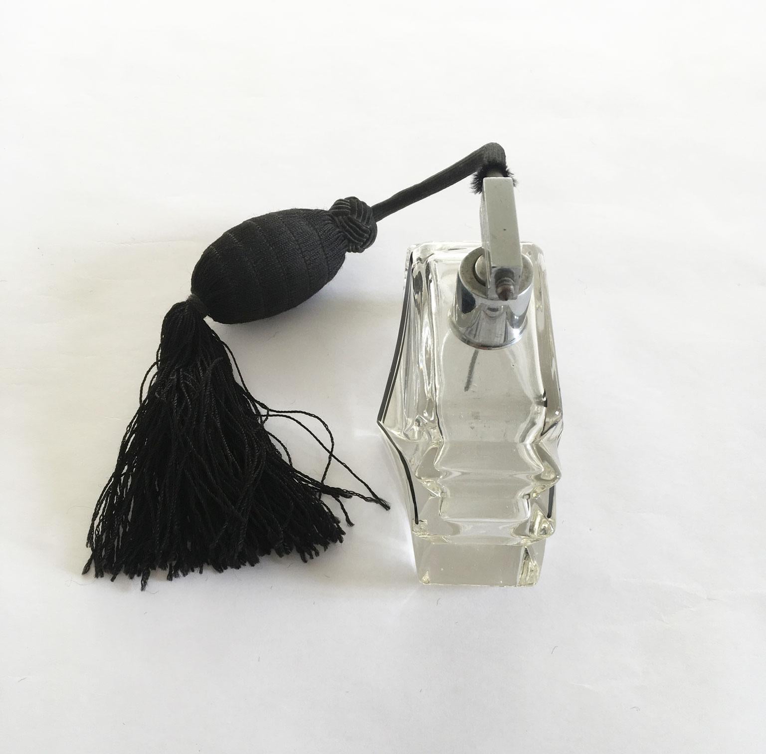 Hand-Crafted Italy 1930 Deco Glass Perfume Sprayer with Black Silk Air Pump For Sale